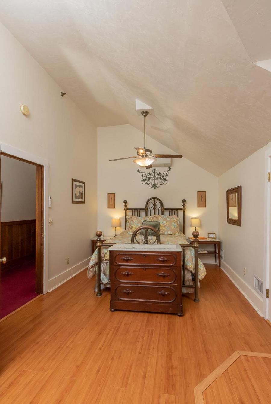 Deluxe Suite with Spa Bath photo 2