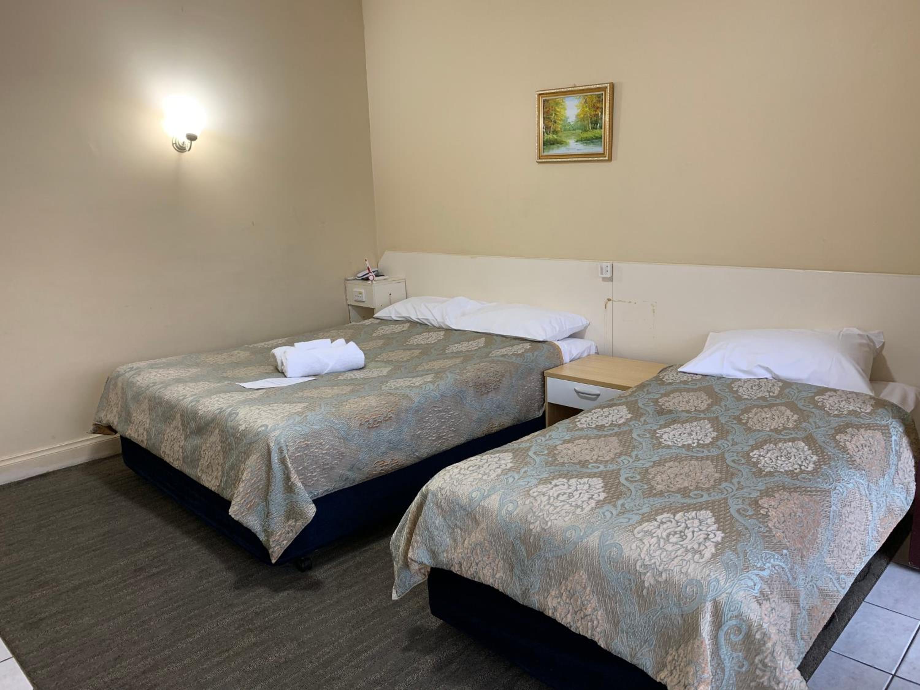 Standard Twin Room - Photo 1