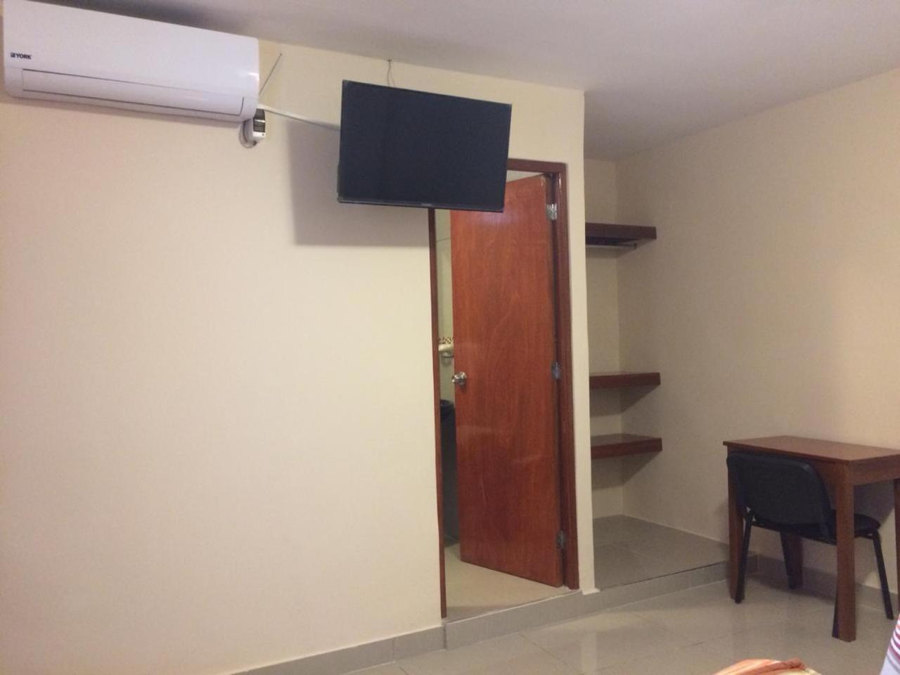 Family Double Room With Balcony and Street View photo 1