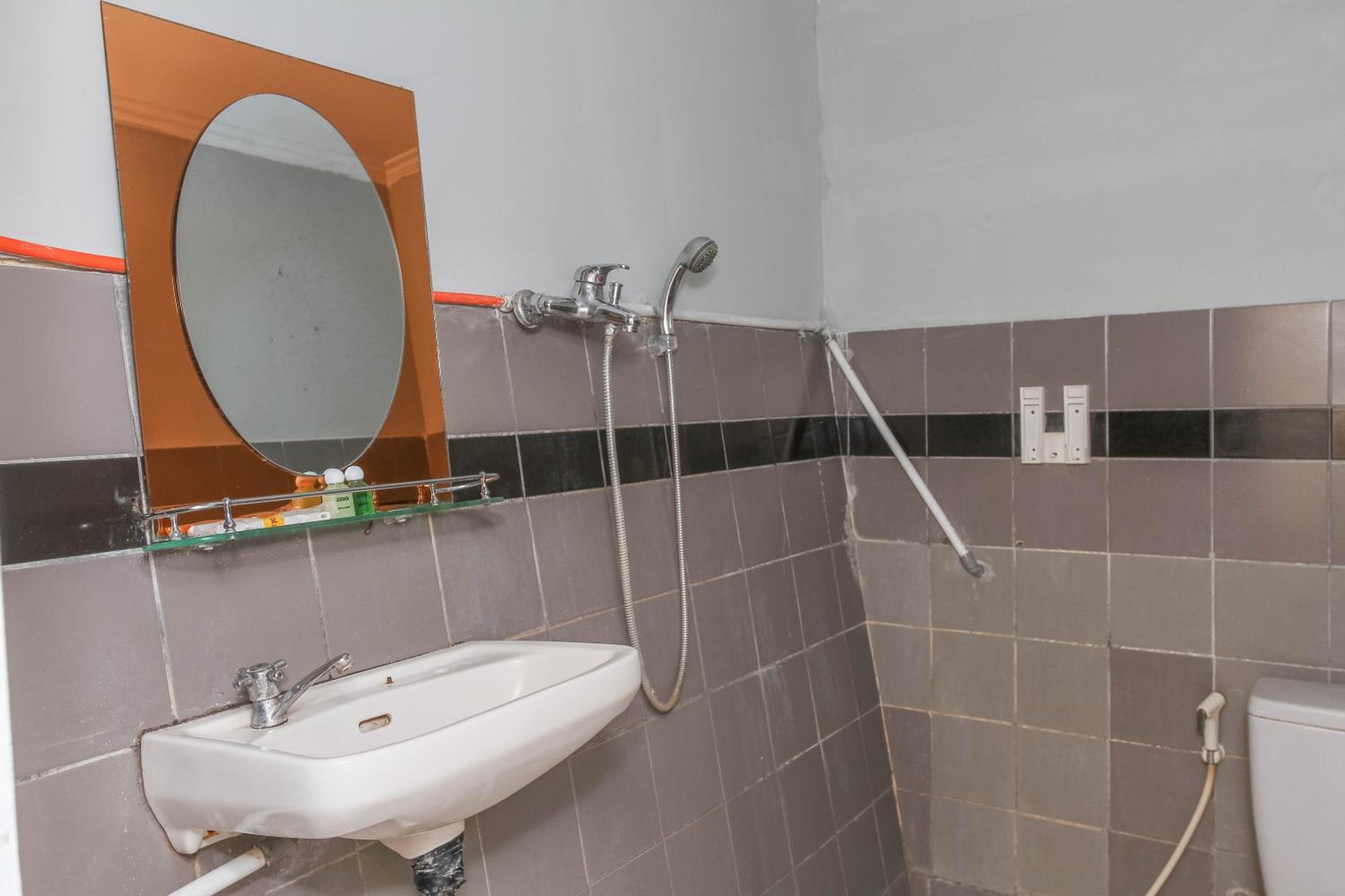 Twin Room - Photo 10