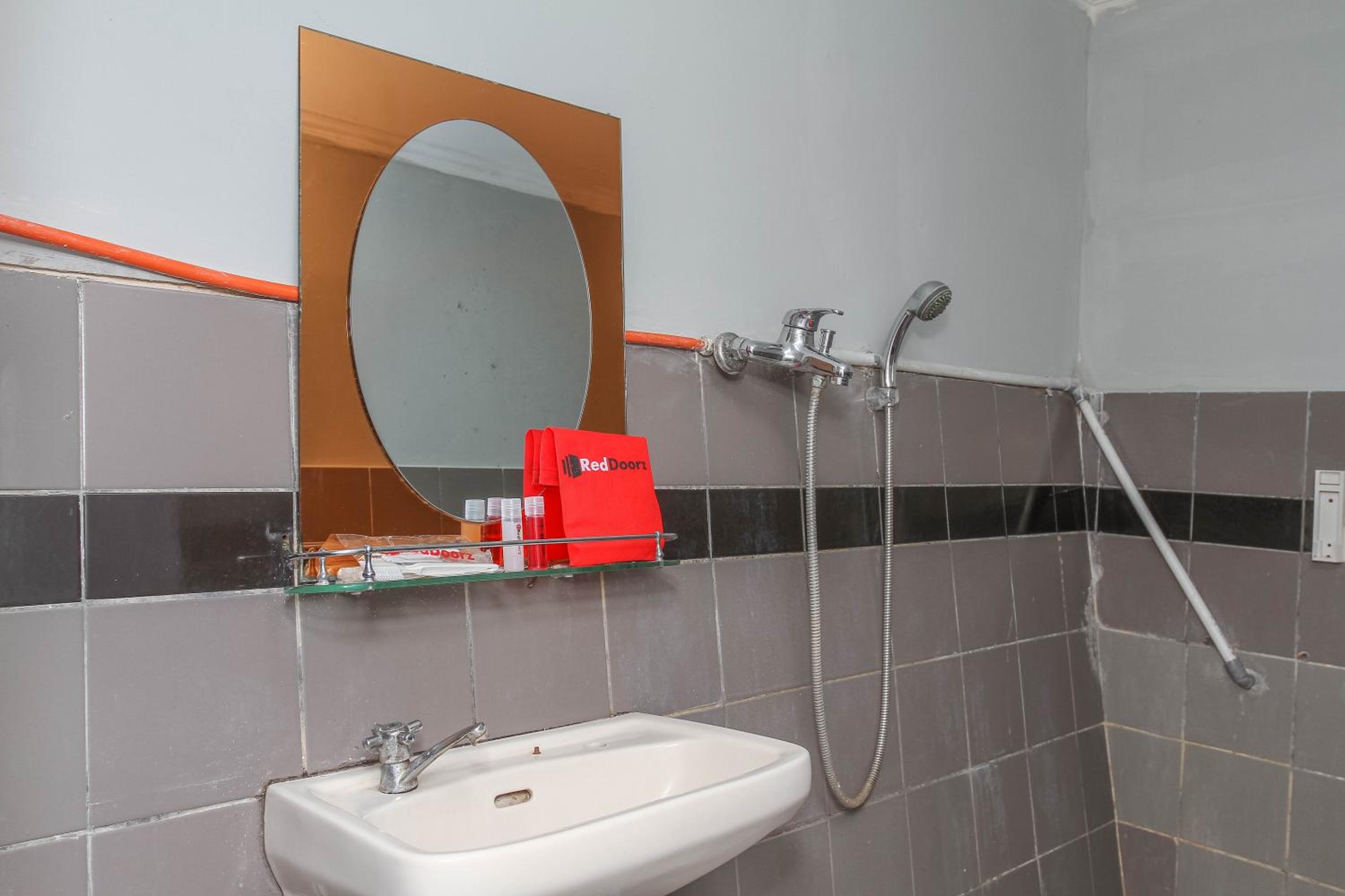Twin Room - Photo 2