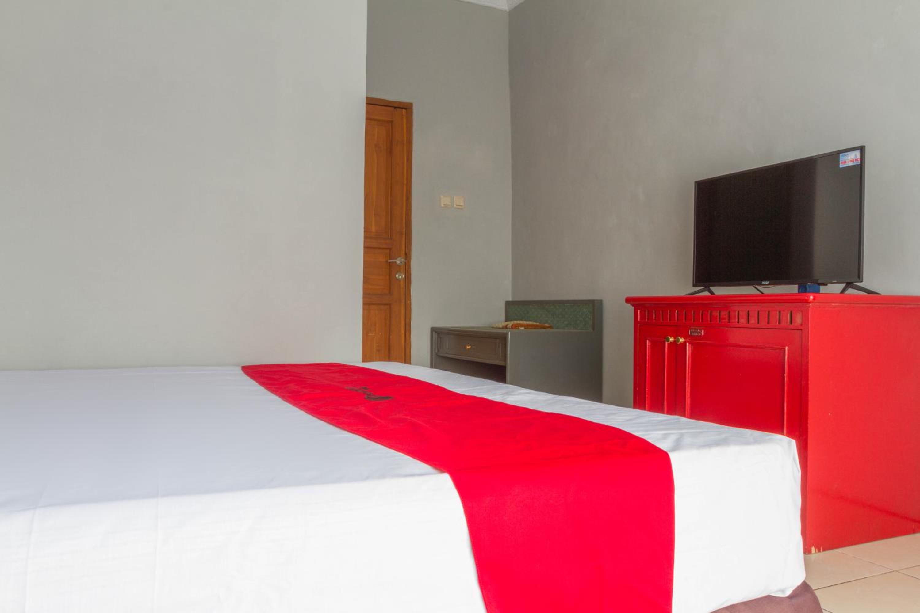 Deluxe Room - Photo 2
