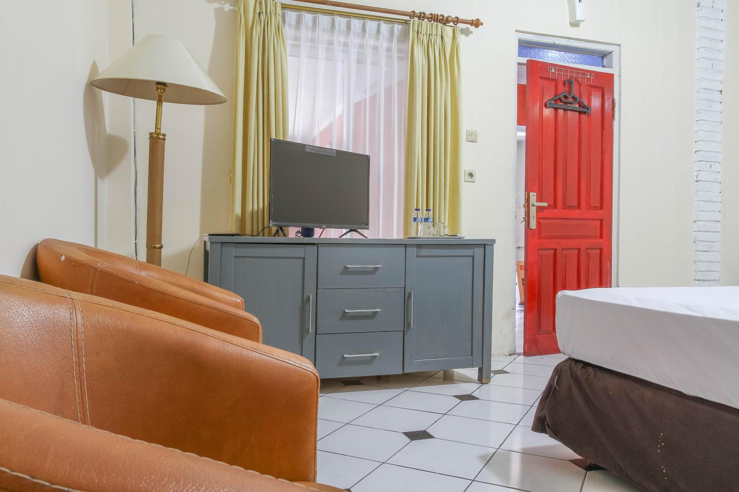 Deluxe Room - Photo 7