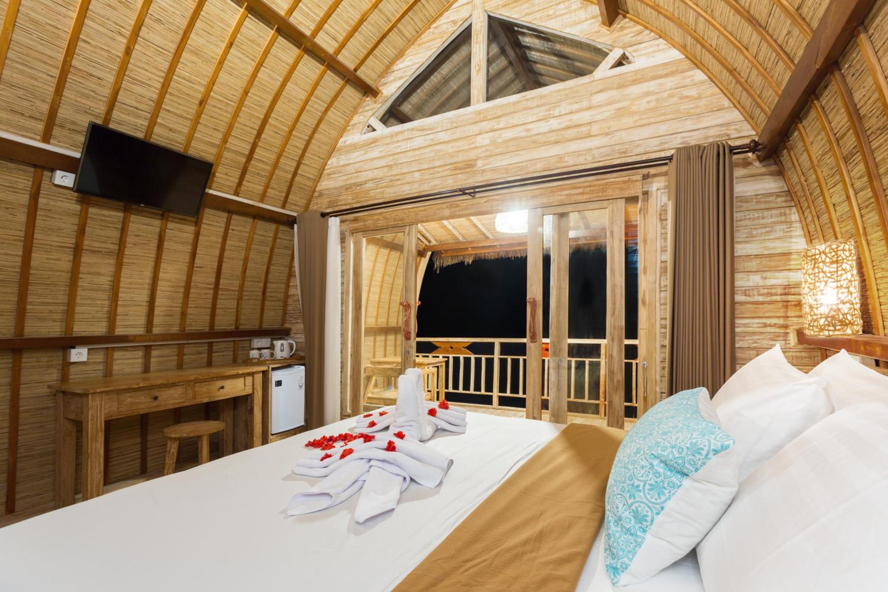 Double Room with Balcony and Sea View - Photo 19