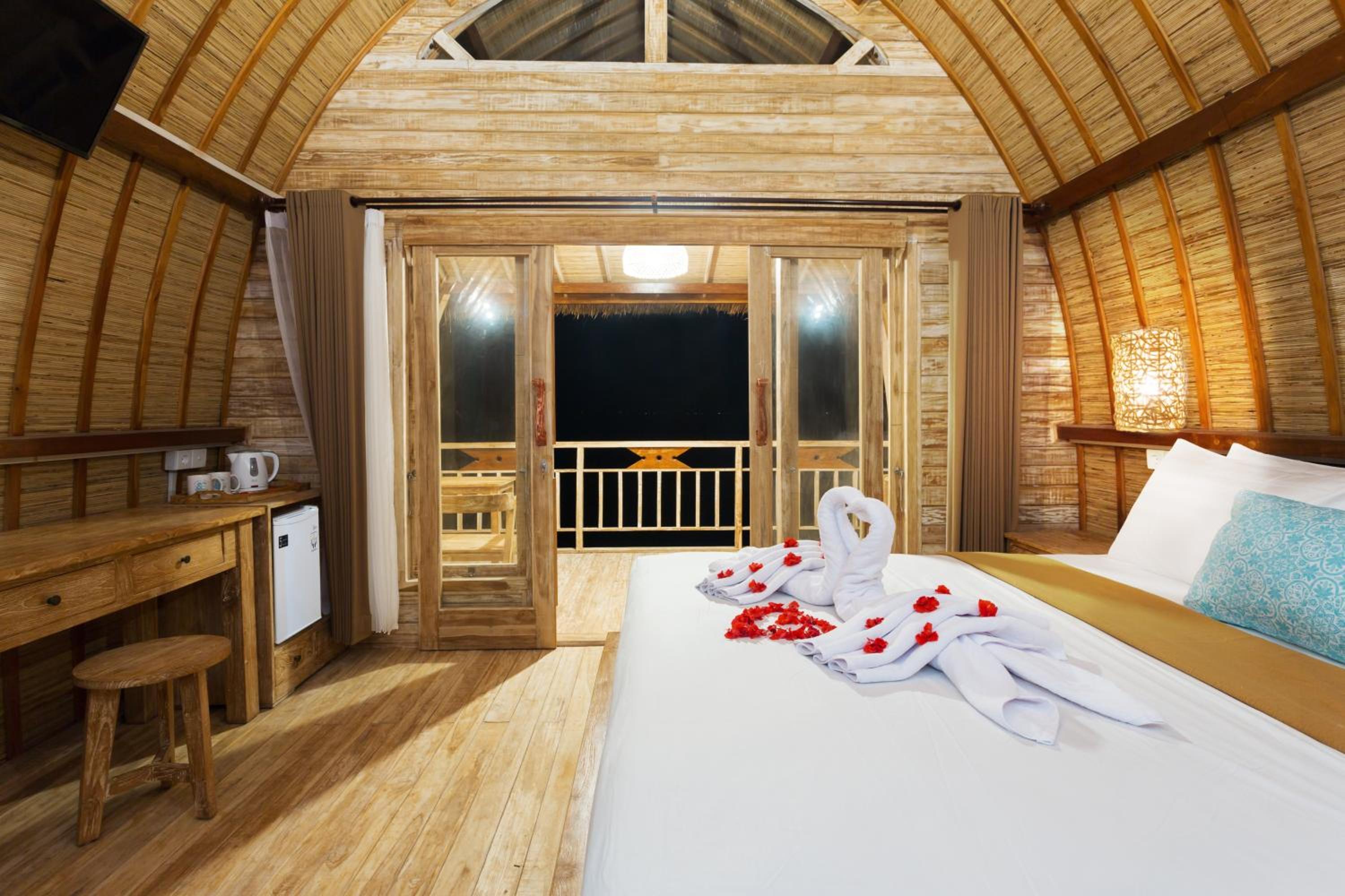 Double Room with Balcony and Sea View - Photo 11
