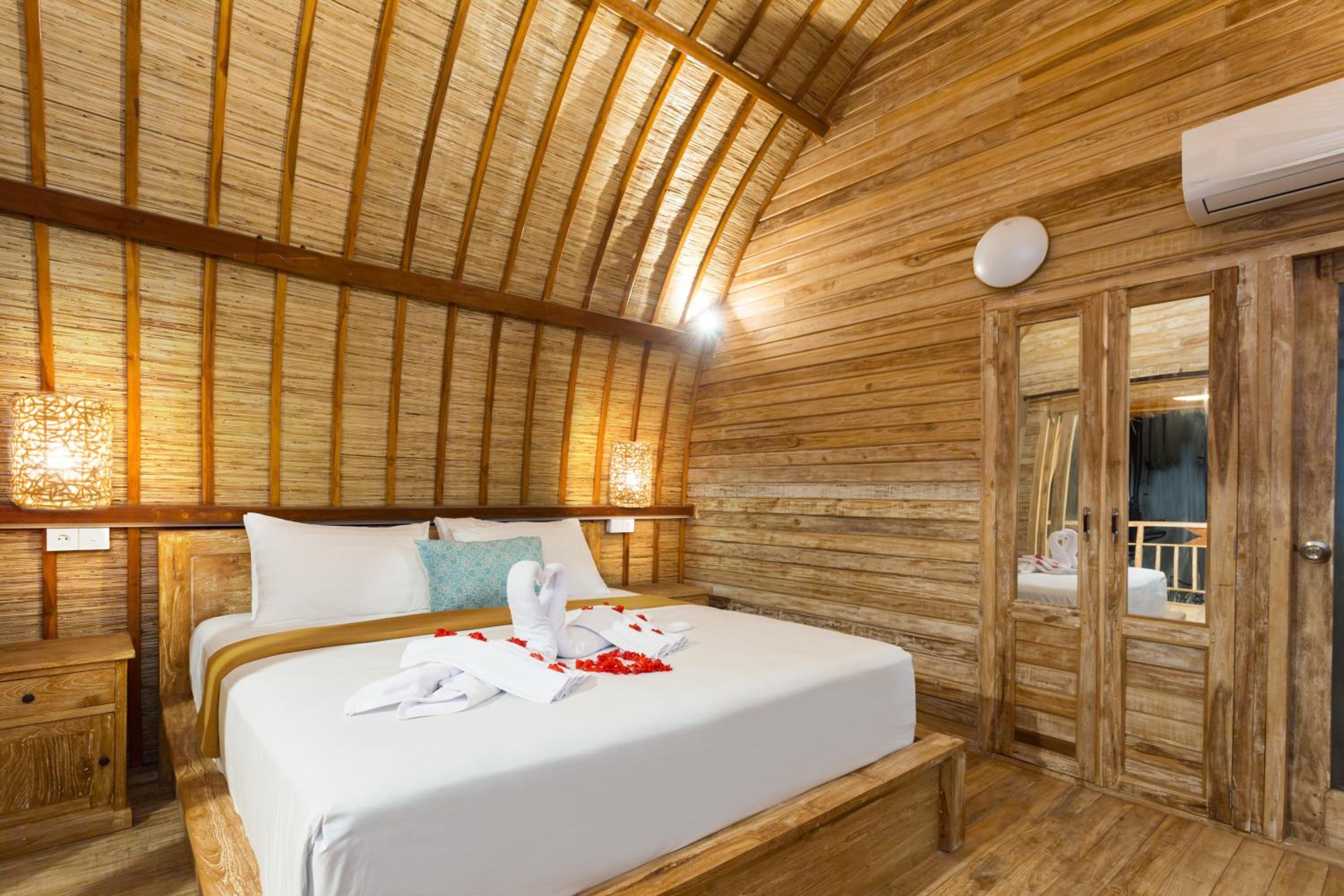 Double Room with Balcony and Sea View - Photo 20