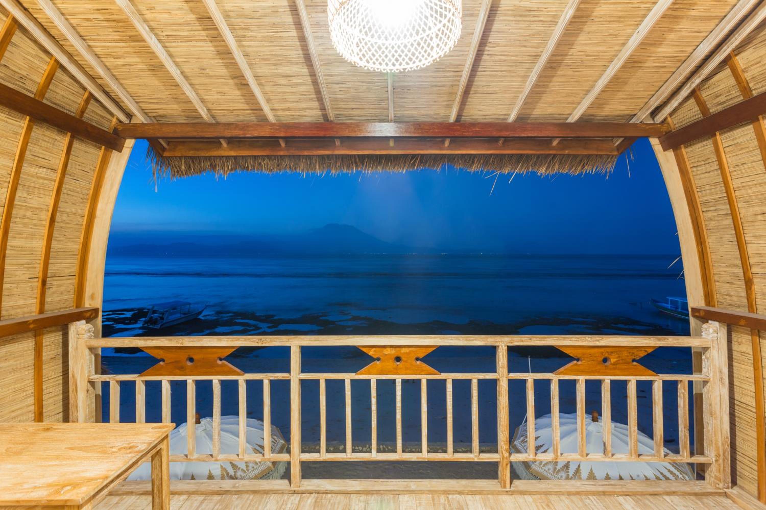 Double Room with Balcony and Sea View - Photo 12