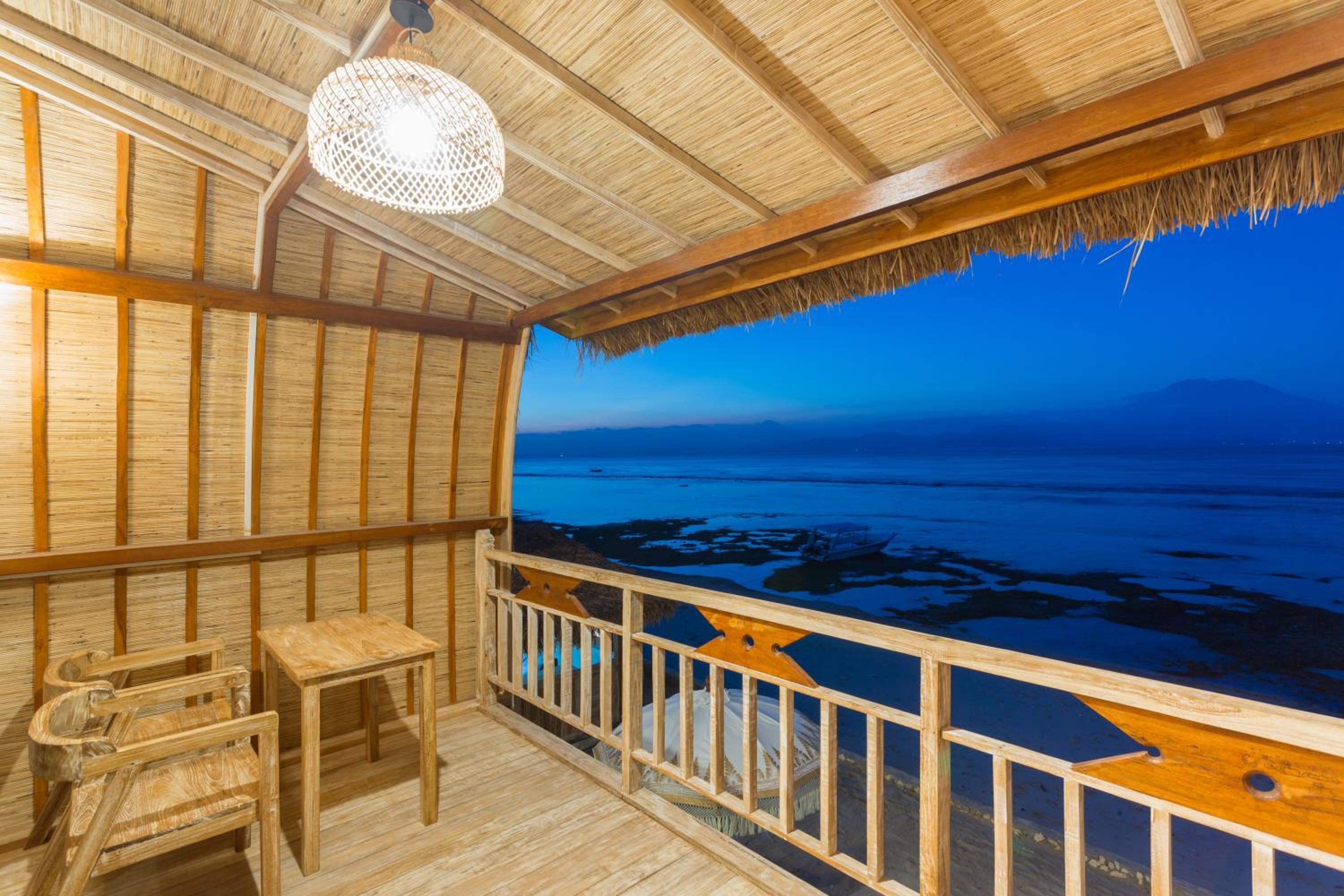 Double Room with Balcony and Sea View - Photo 13