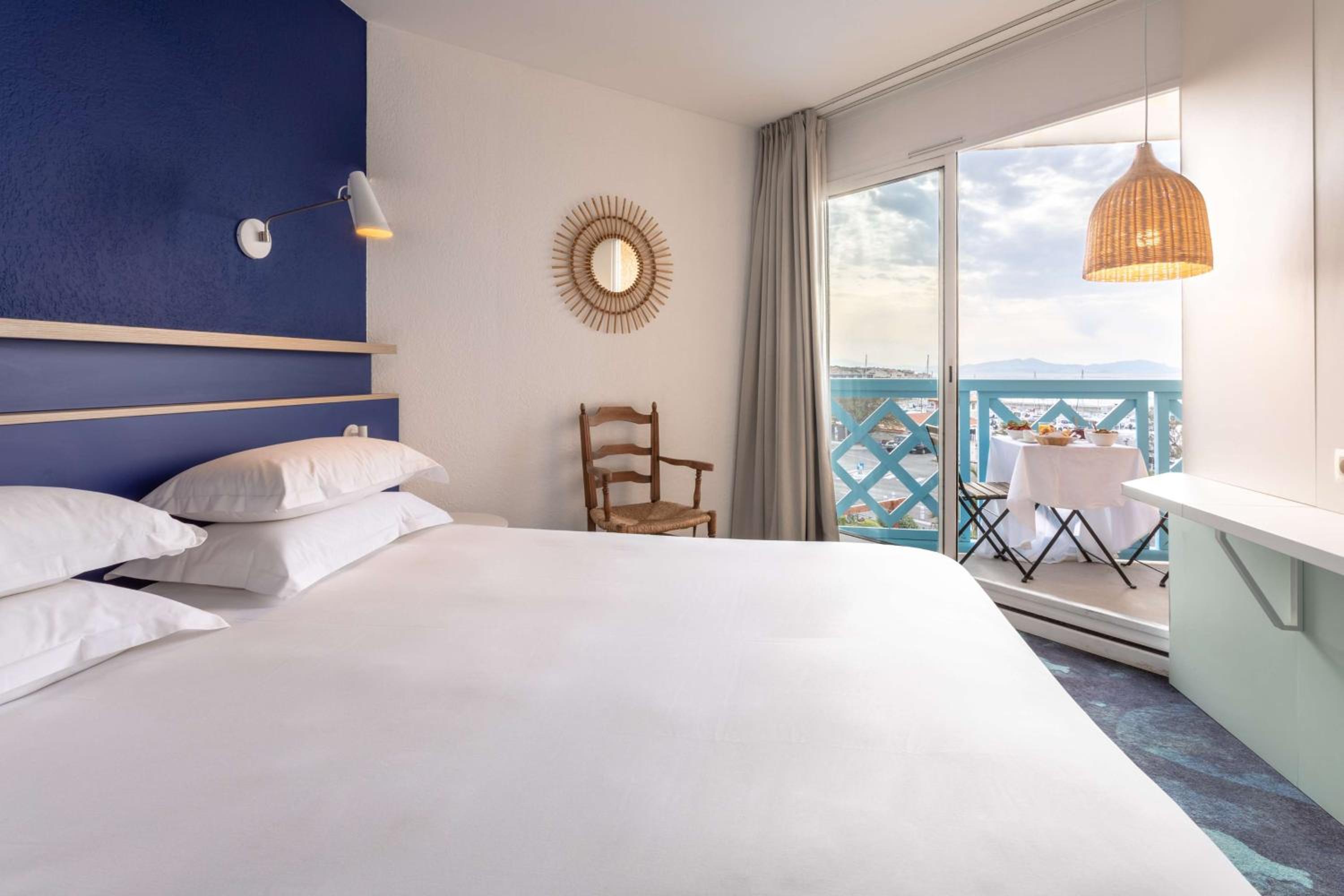 Deluxe Room - Photo 1