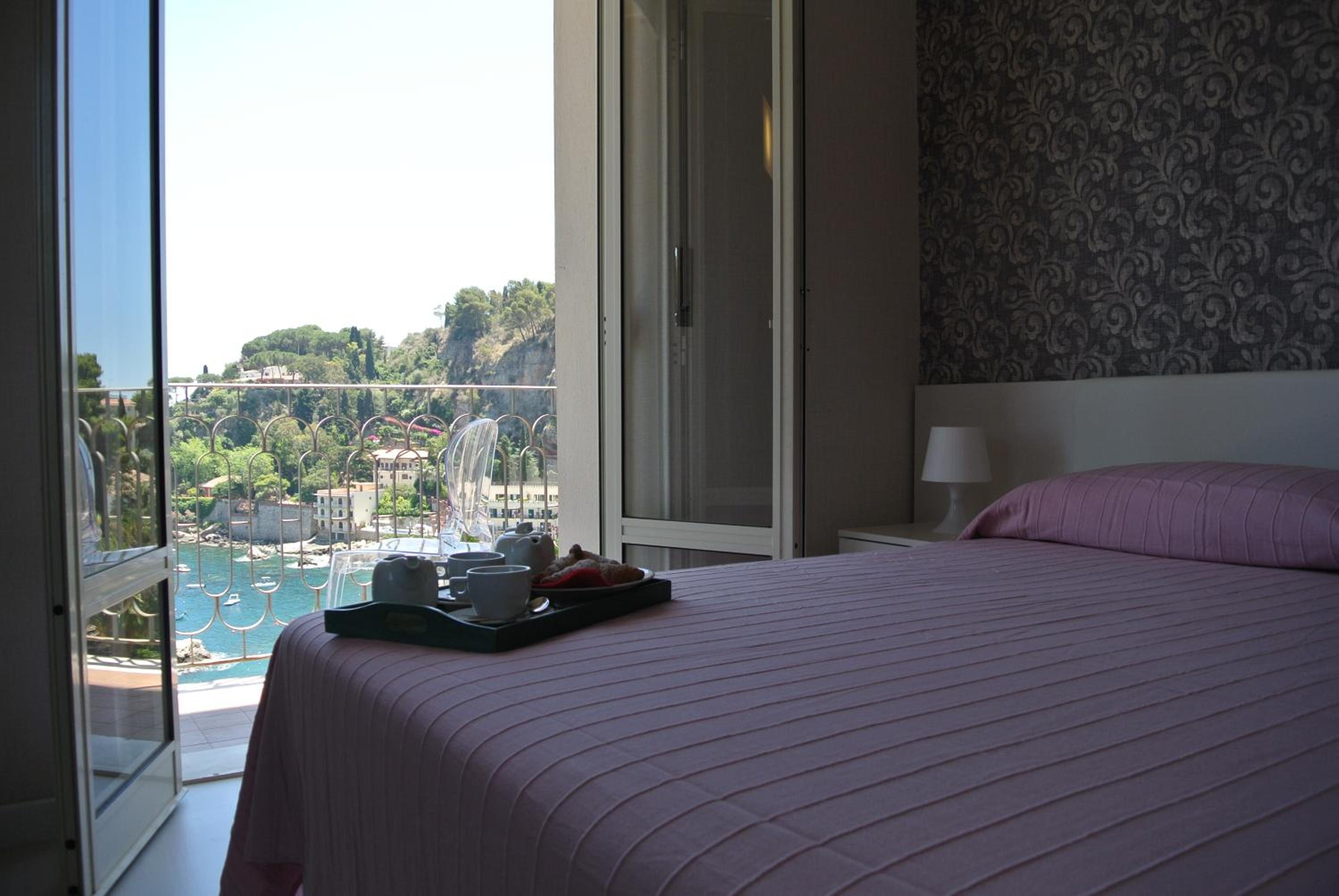 Superior Double Room with Balcony and Sea View photo 1