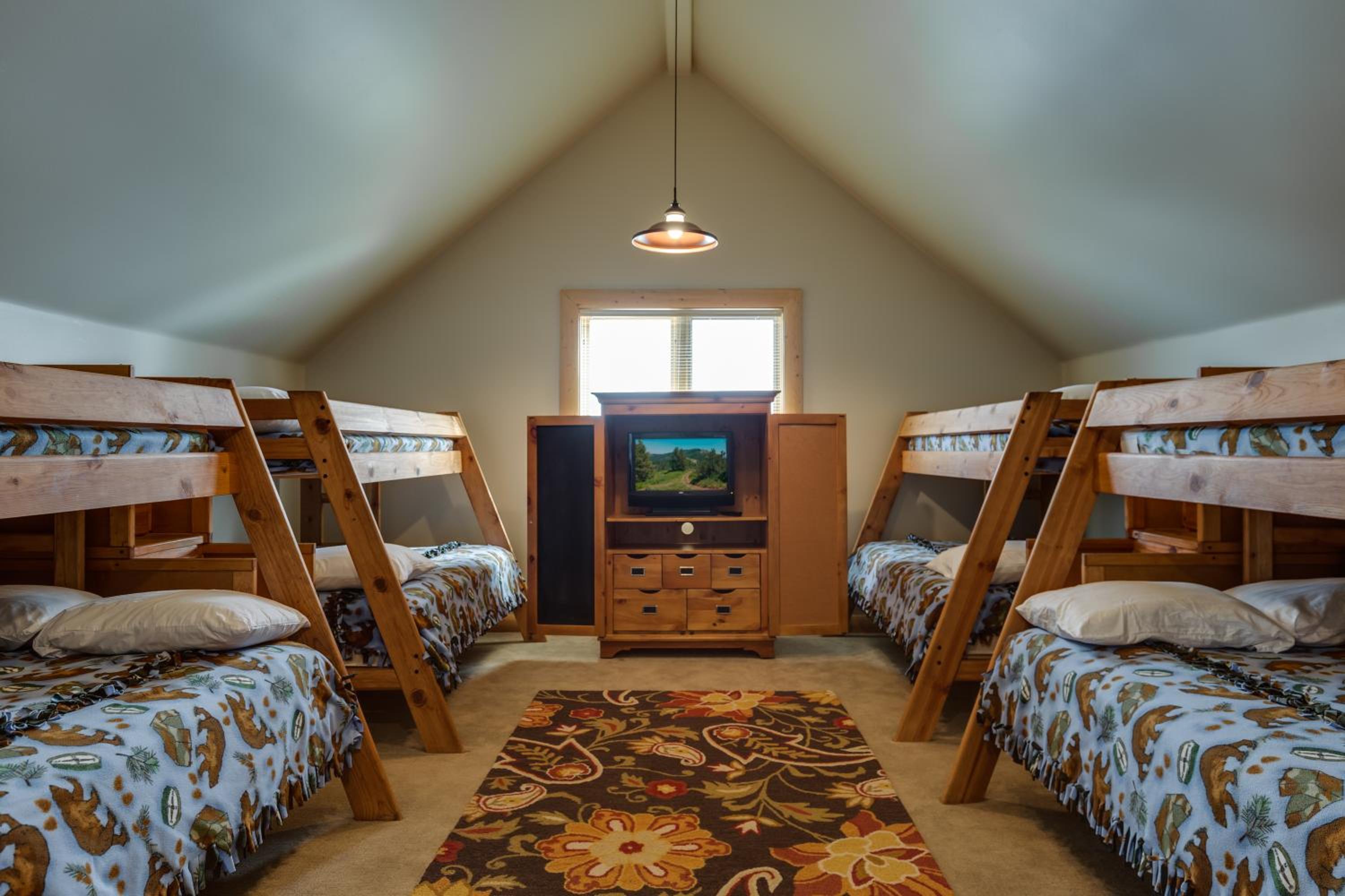 Five-Bedroom House photo 2