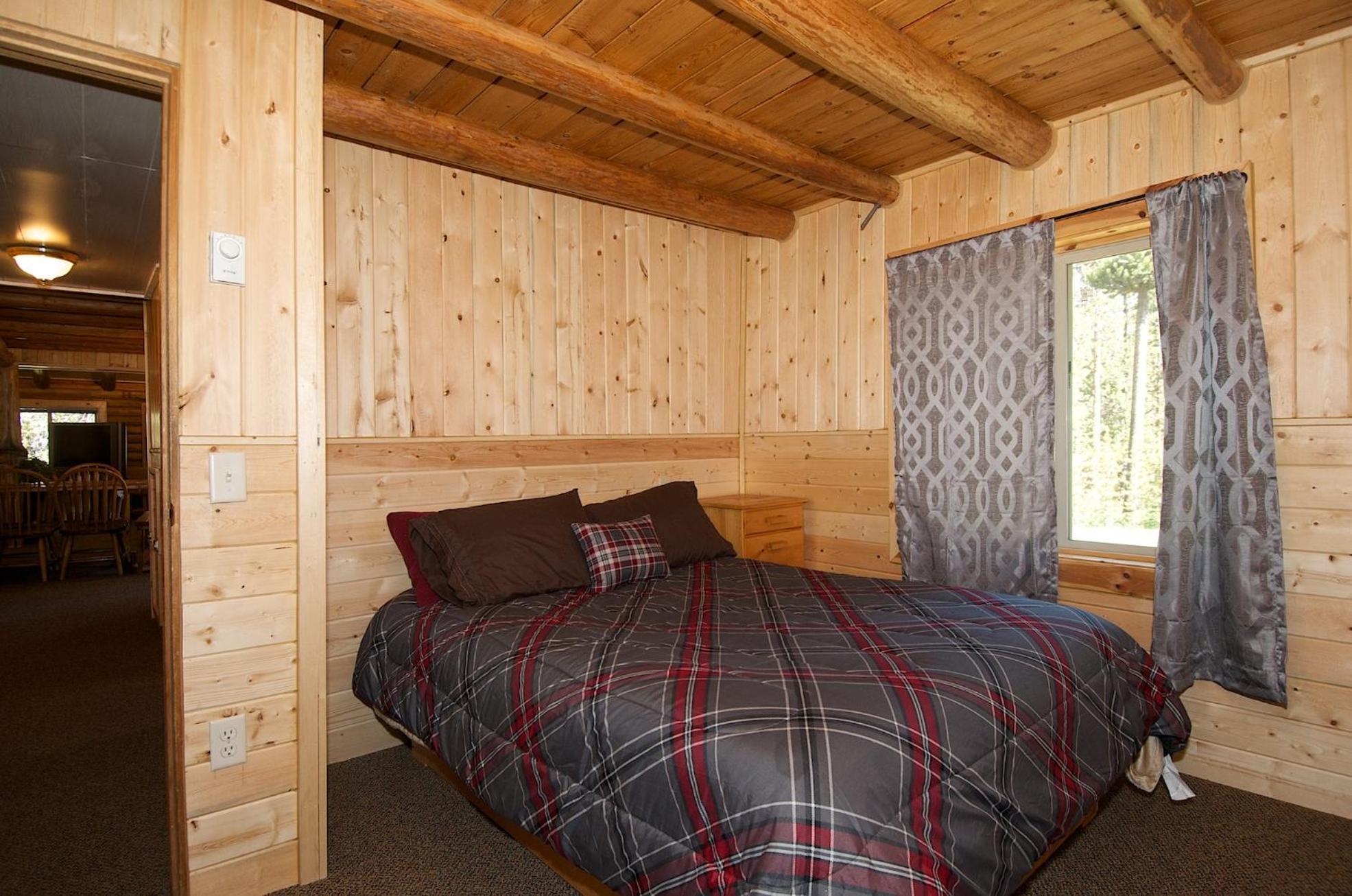Six-Bedroom House photo 2