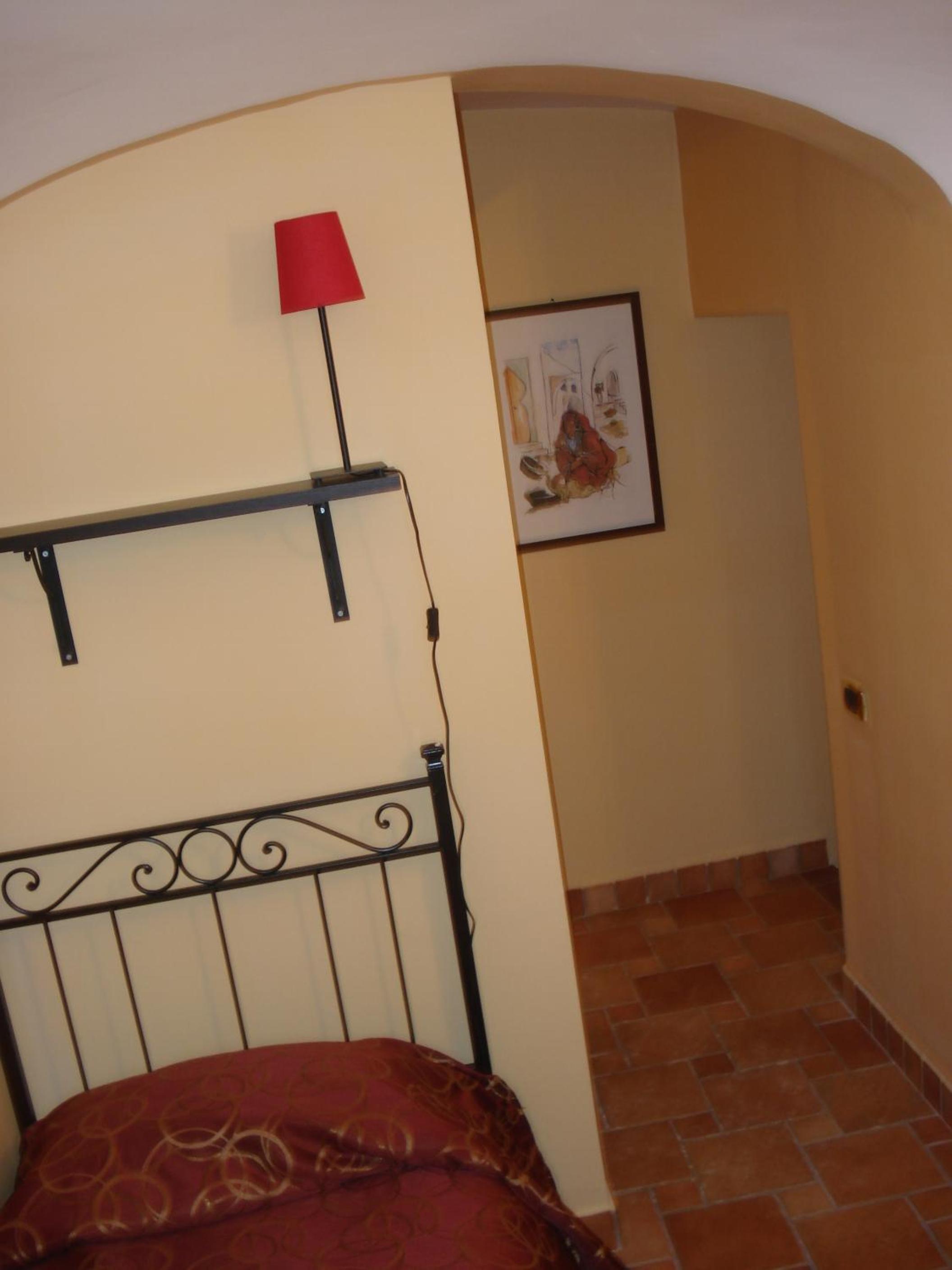 Small Single Room photo 3
