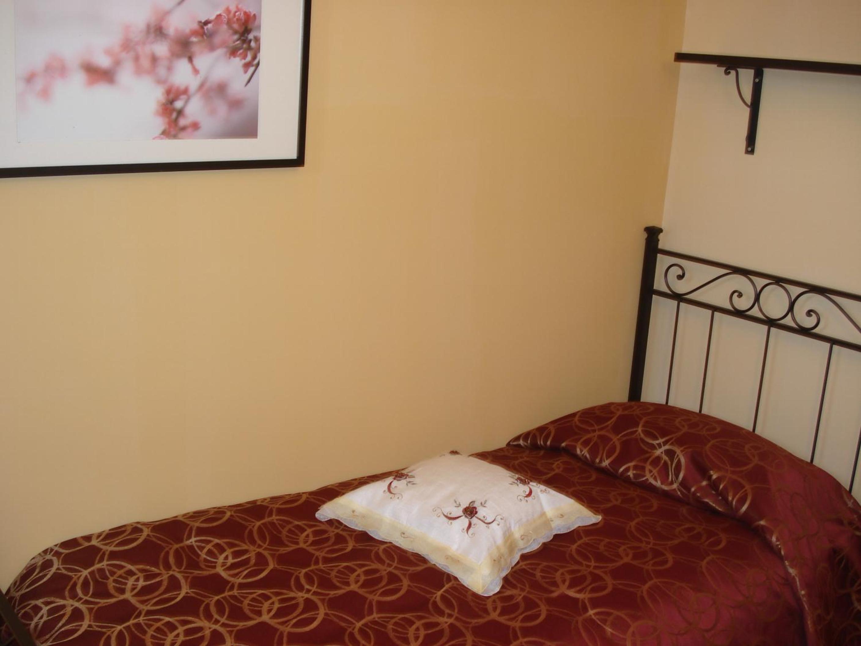 Small Single Room photo 1