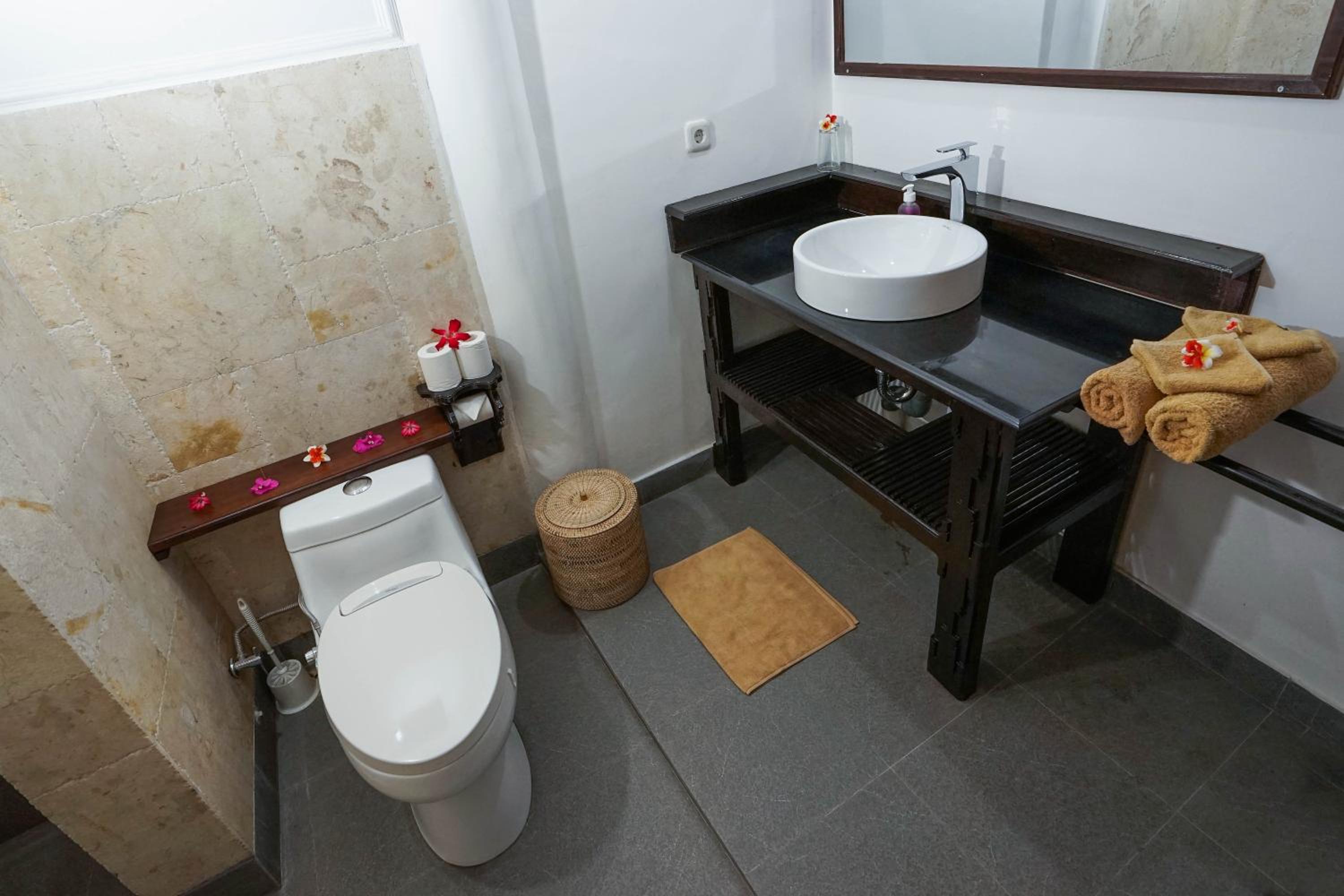Triple Bungalow - Photo 5