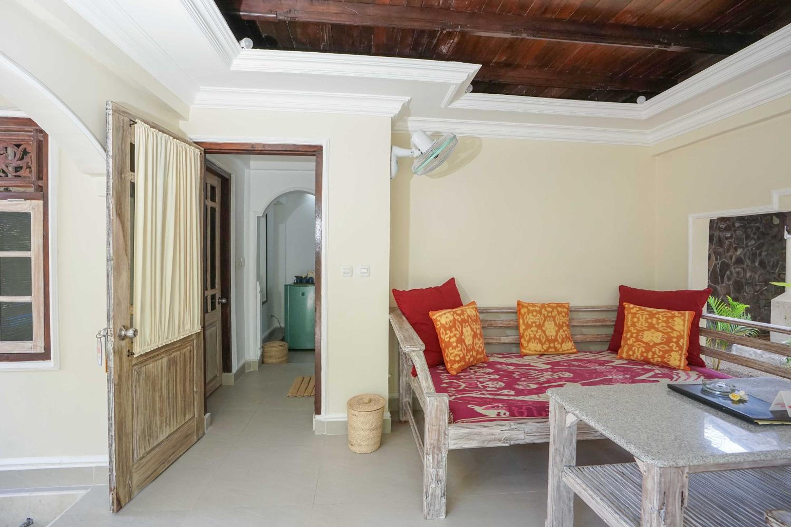 Triple Bungalow - Photo 4