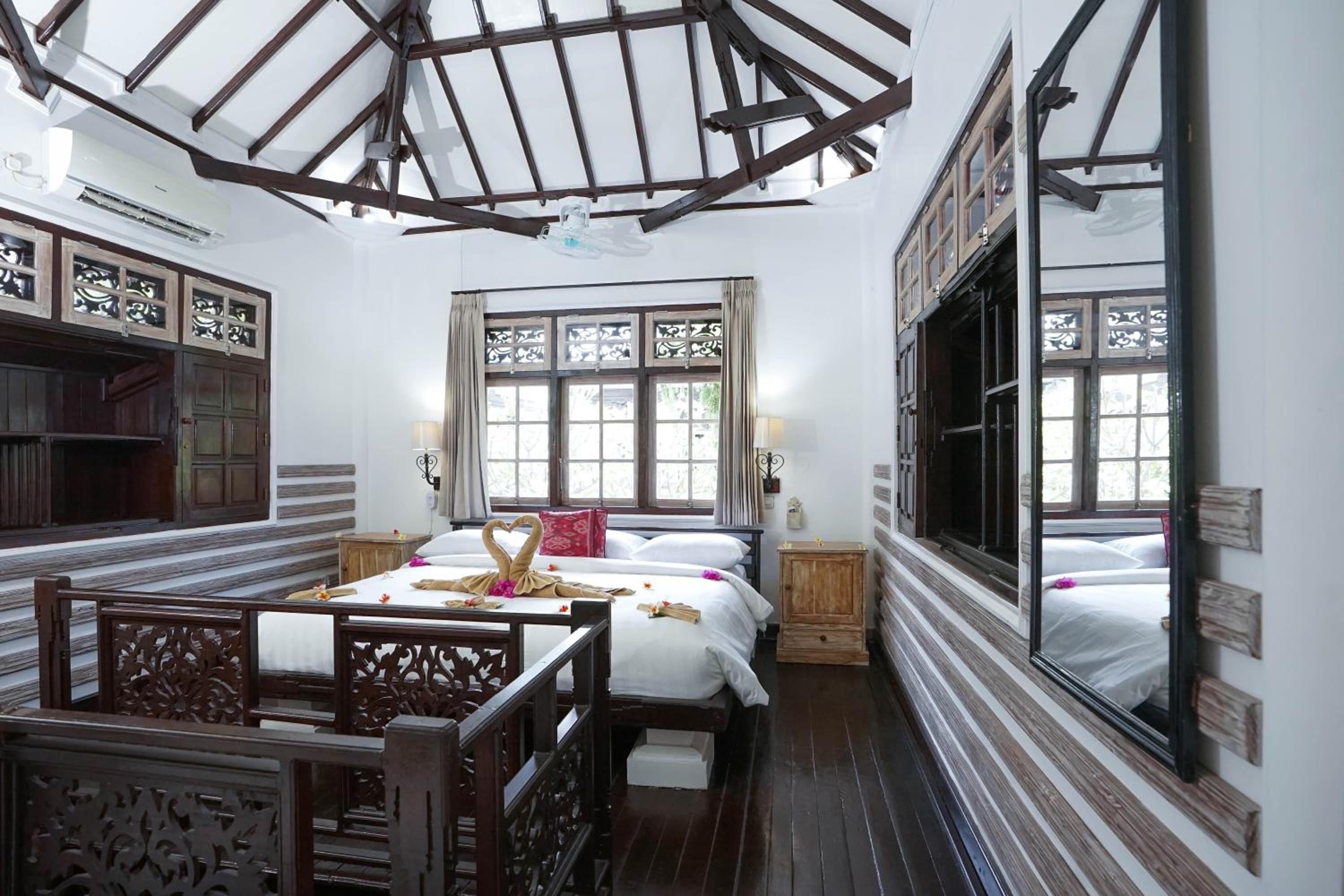 Triple Bungalow - Photo 7