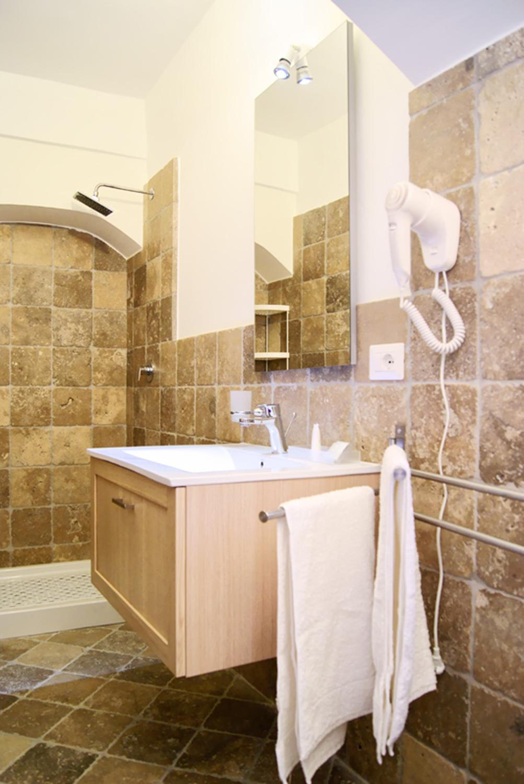 Deluxe Junior Suite photo 3