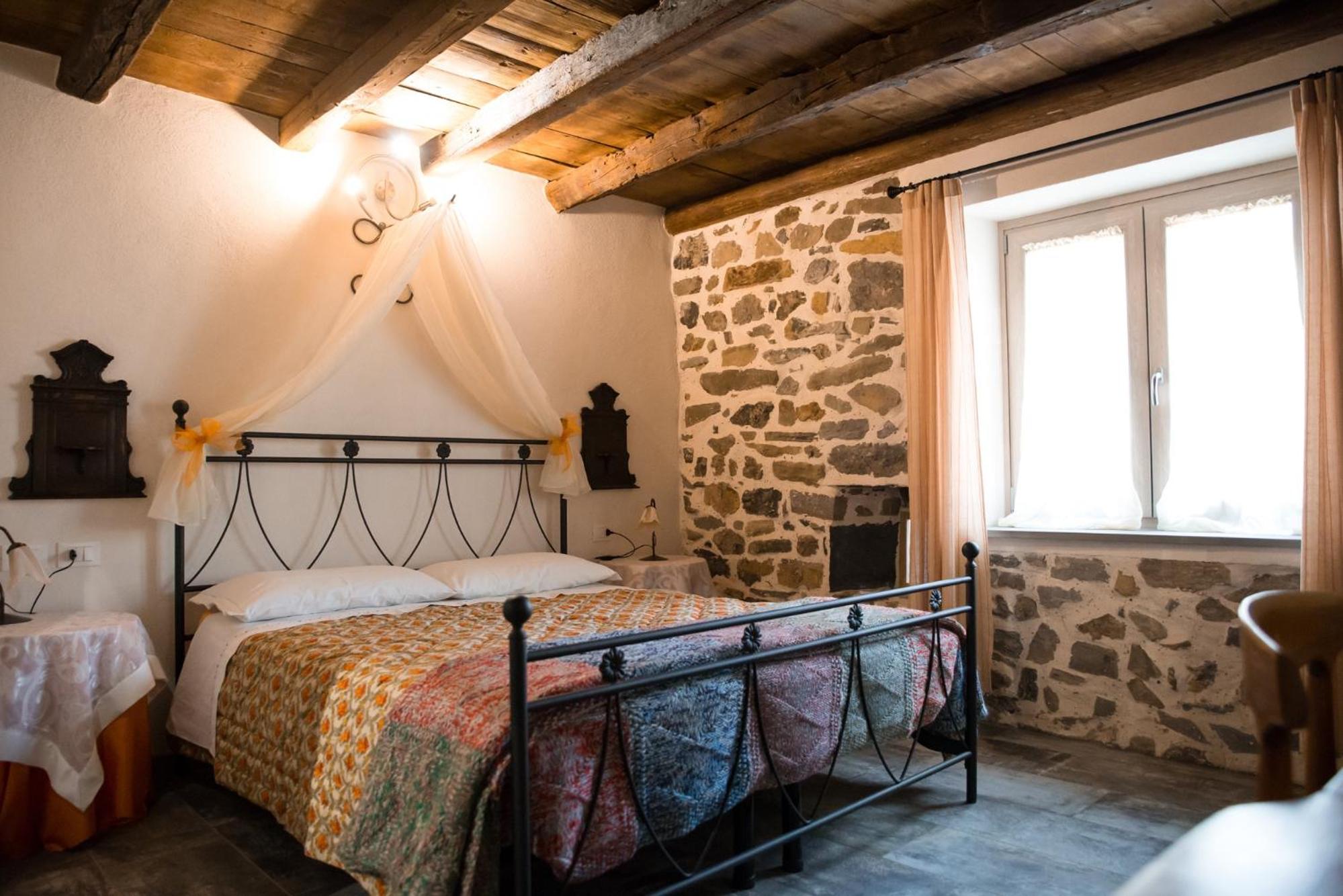 Deluxe Double Room with Private Bathroom - Photo 5