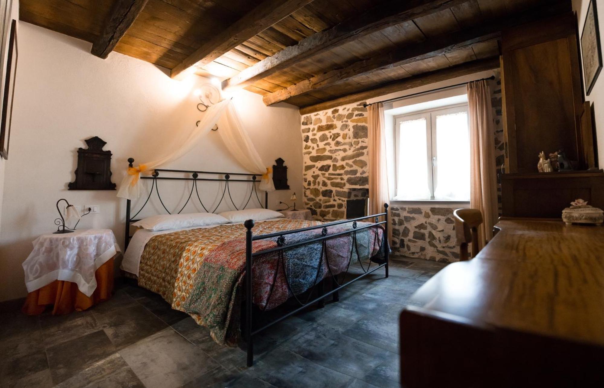 Deluxe Double Room with Private Bathroom - Photo 1