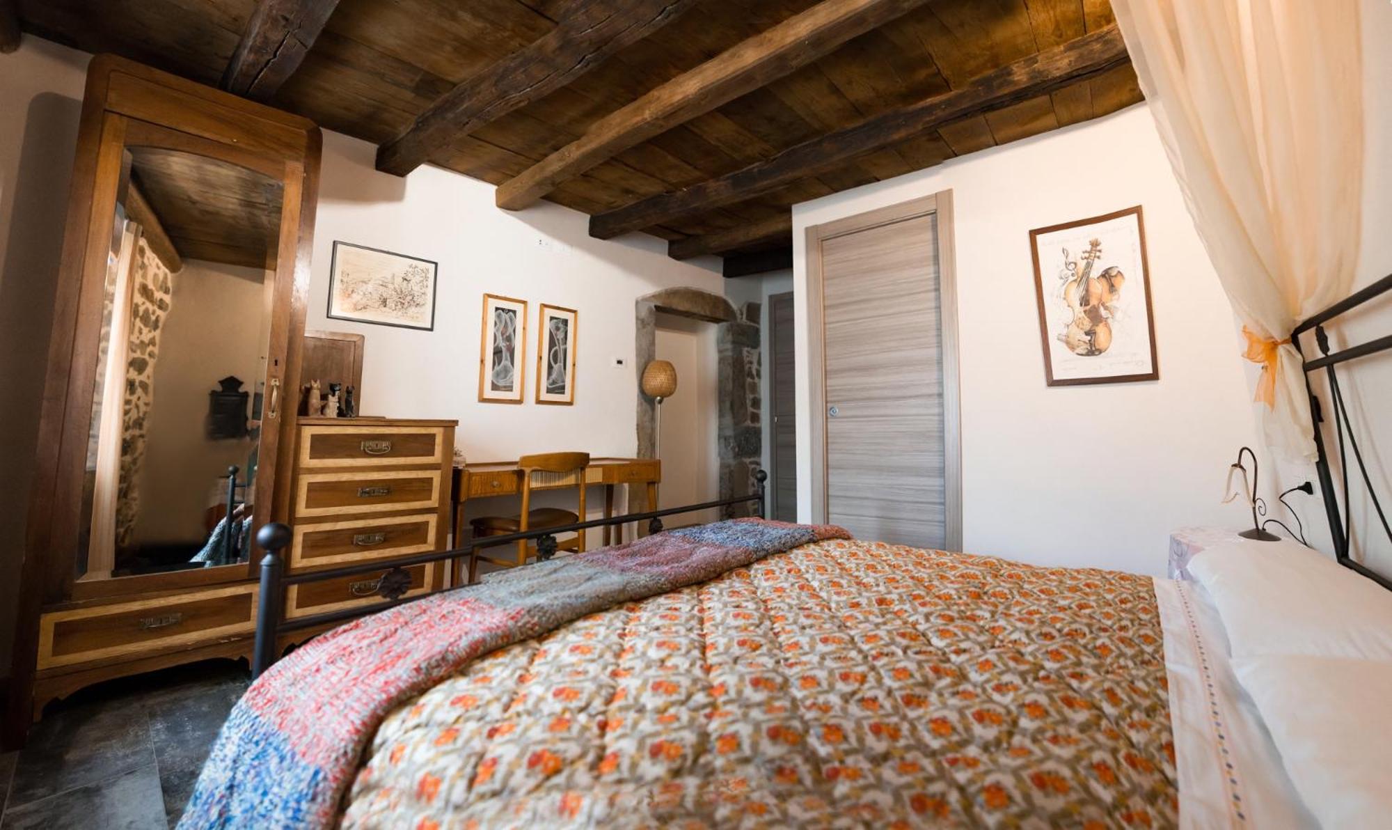 Deluxe Double Room with Private Bathroom - Photo 7