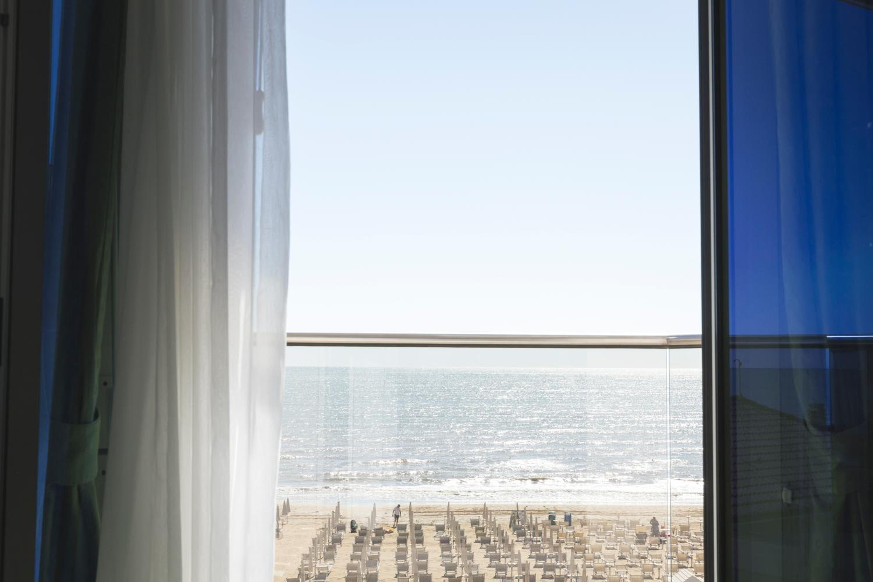 Double Room with Balcony and Partial Sea View - Photo 6