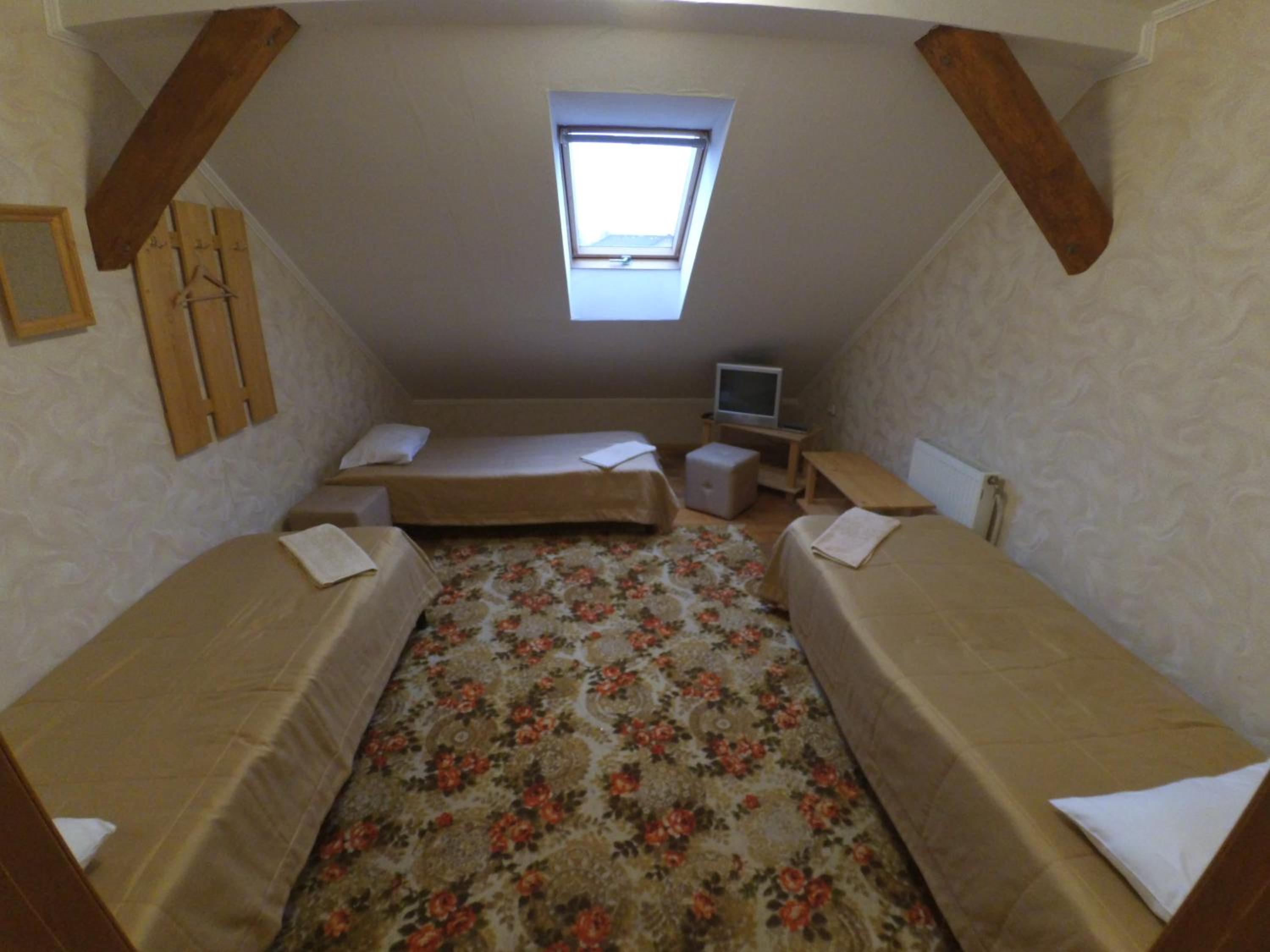 Triple Room with Shared Bathroom photo 2