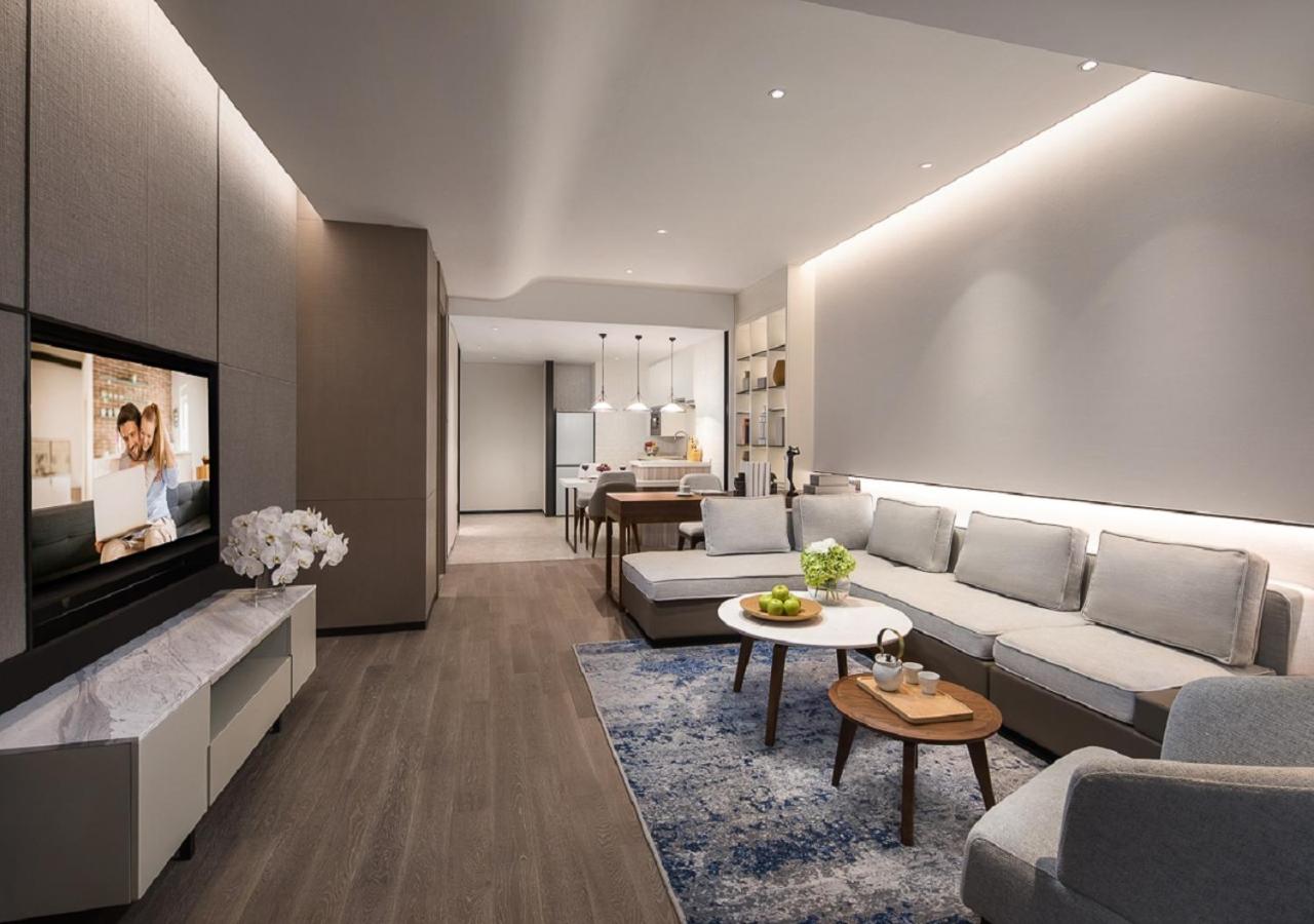 Deluxe One-Bedroom Apartment - Photo 3