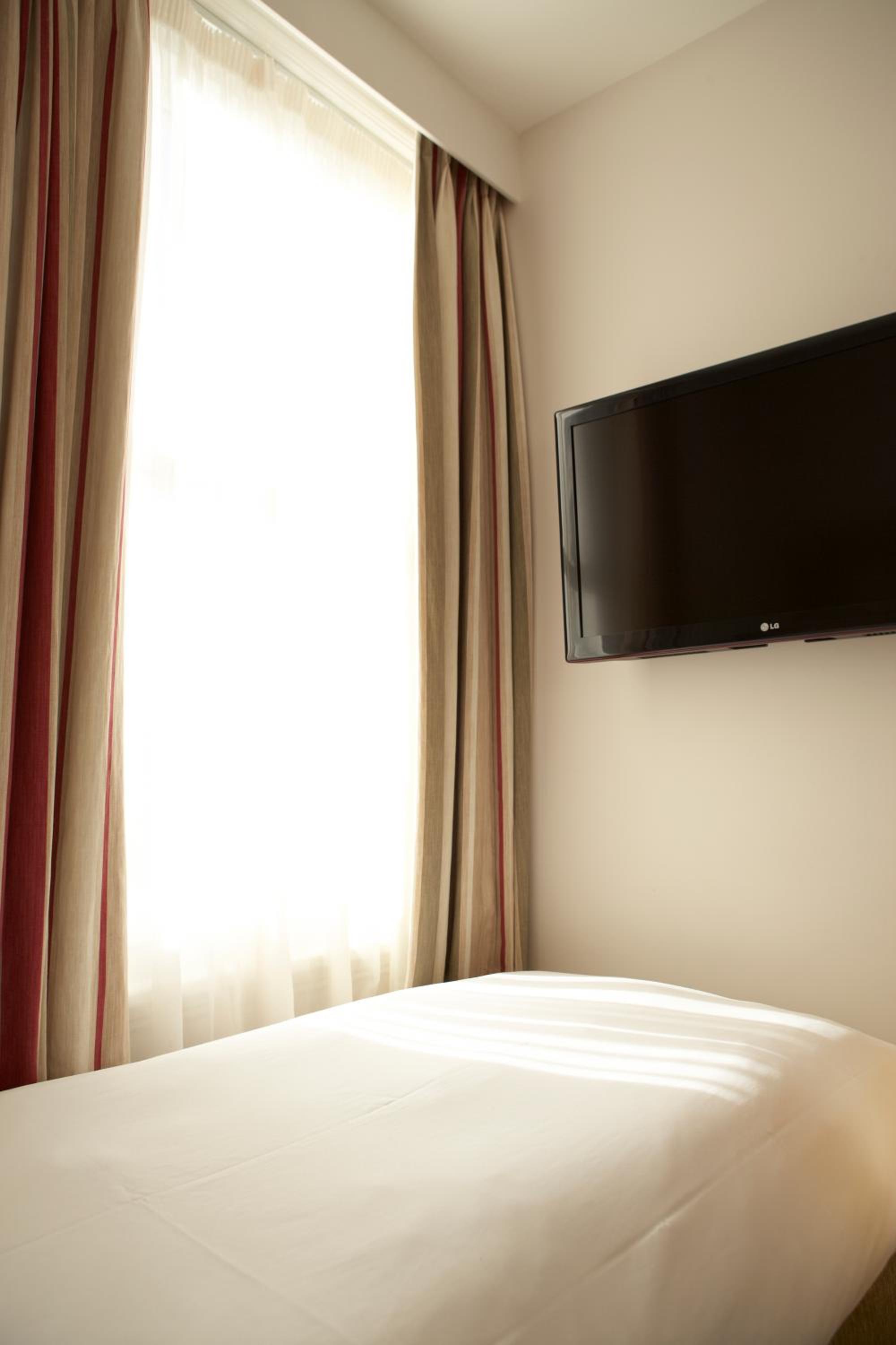 Single Room photo 2