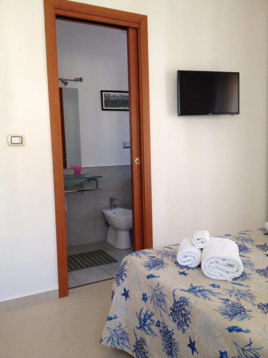 Double Room with Private Bathroom and Balcony photo 2