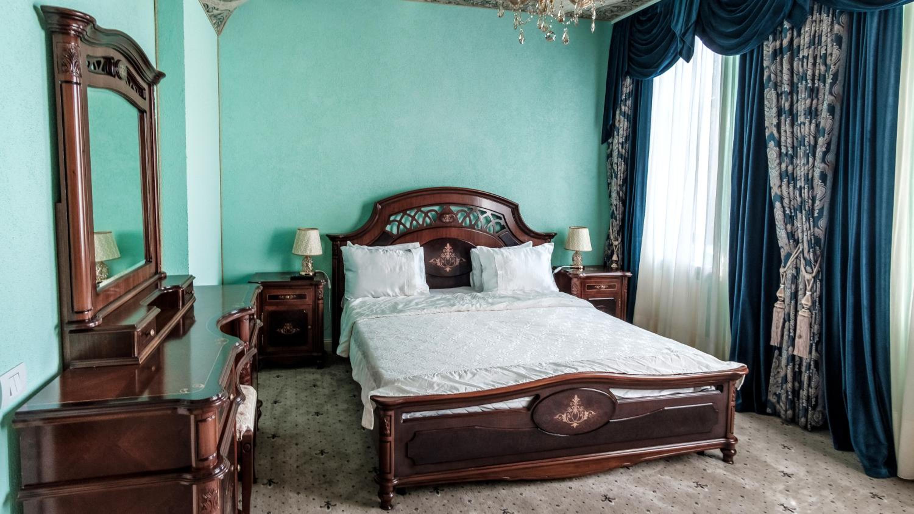 Deluxe King Suite