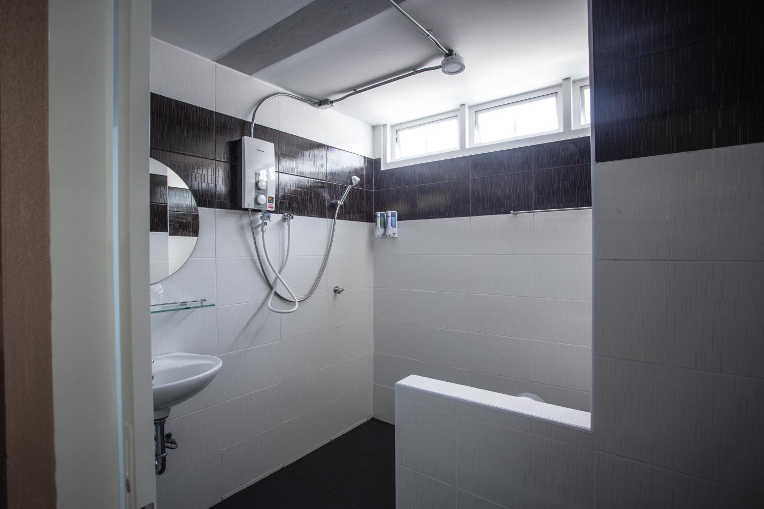 Twin Room - Photo 2