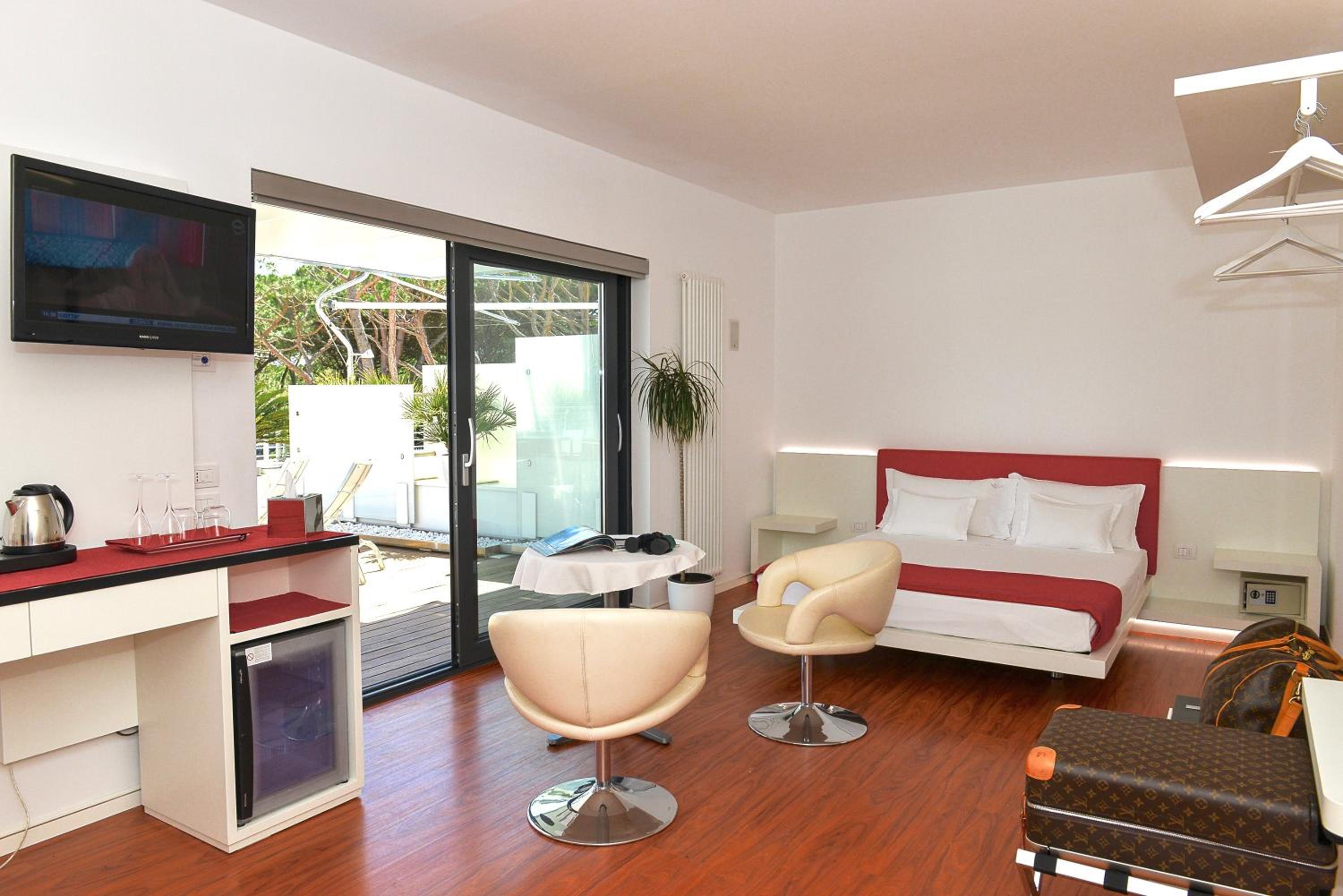 Junior Suite with Terrace - Photo 6