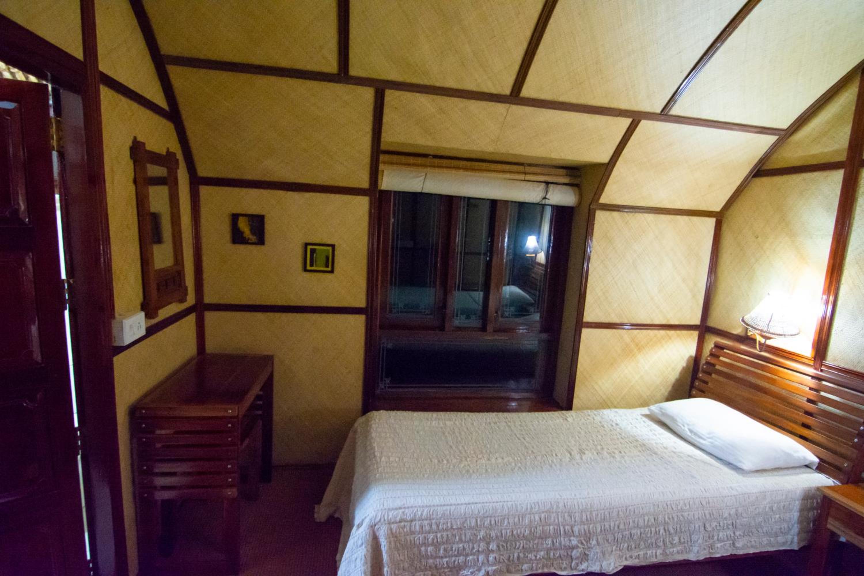 Two Bedroom Houseboat - Photo 11