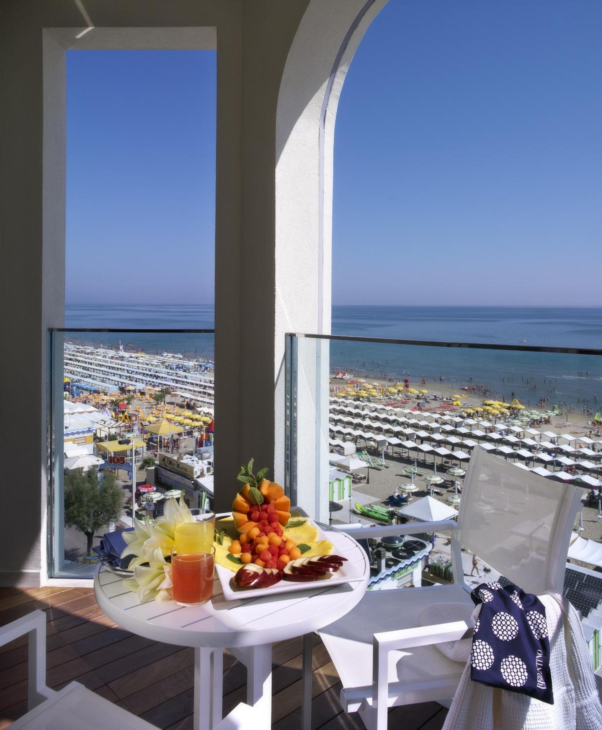 Deluxe Triple Room with Sea View - Photo 6