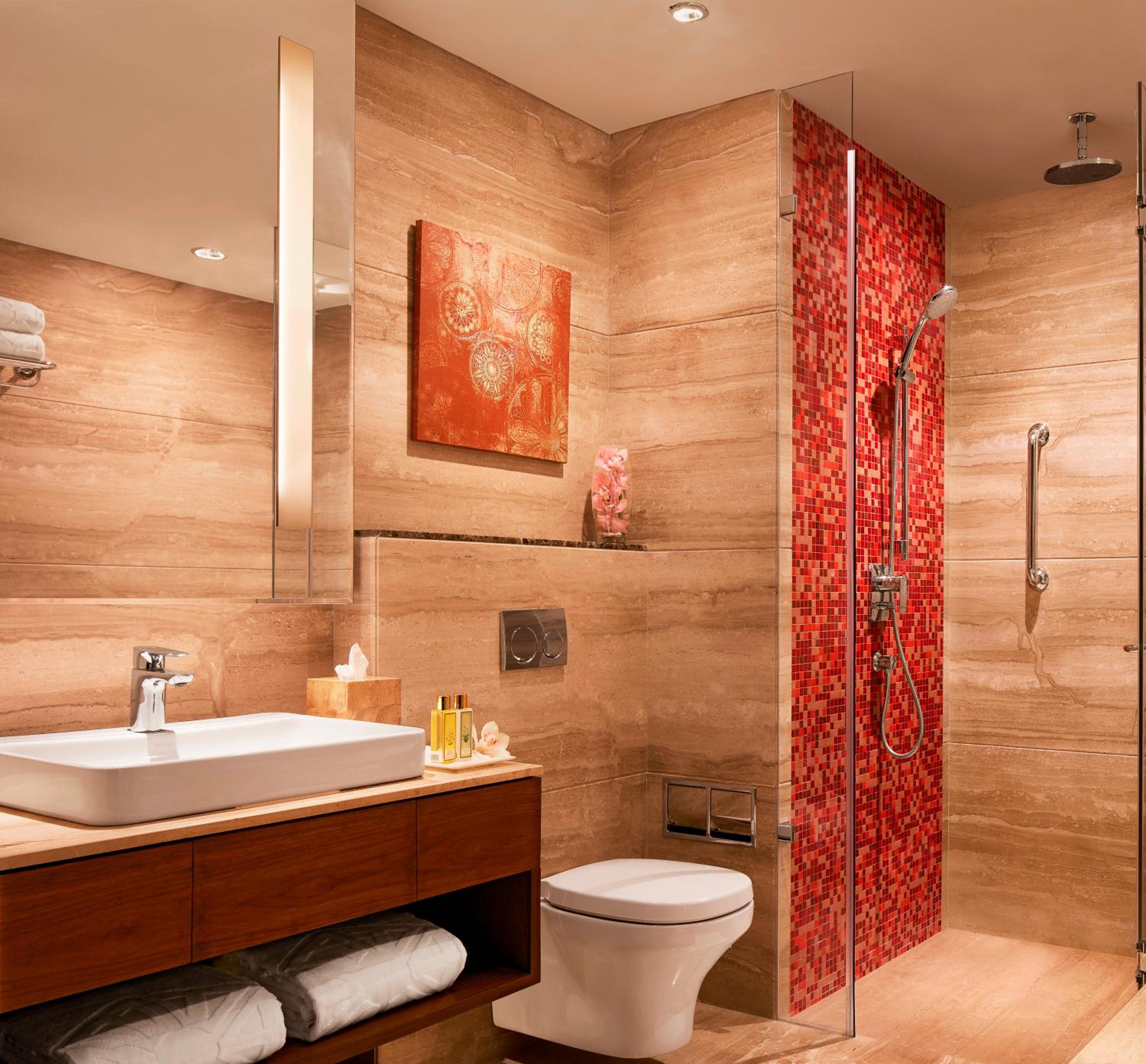 Deluxe Twin Room with City View - Photo 4