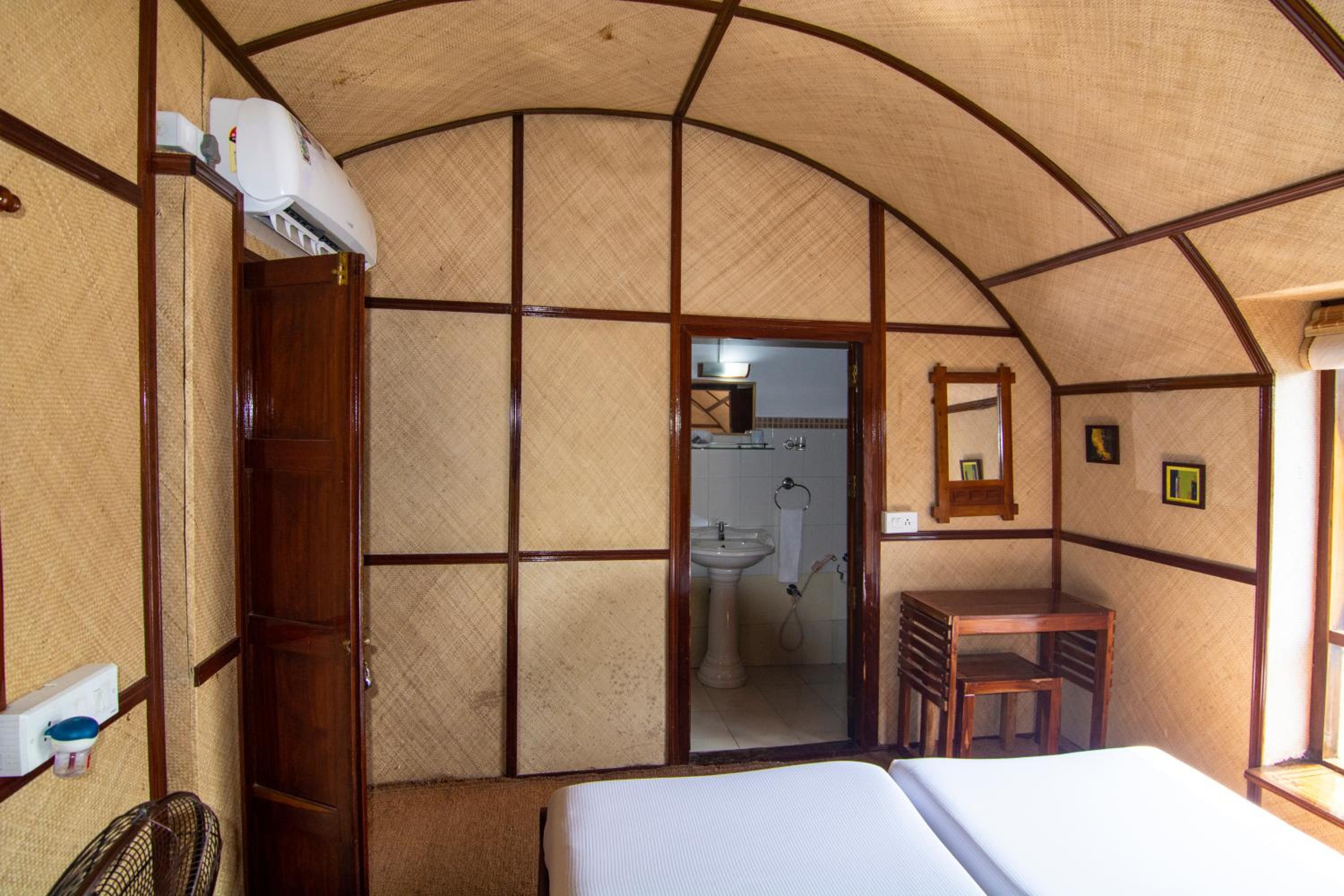 Two Bedroom Houseboat - Photo 1