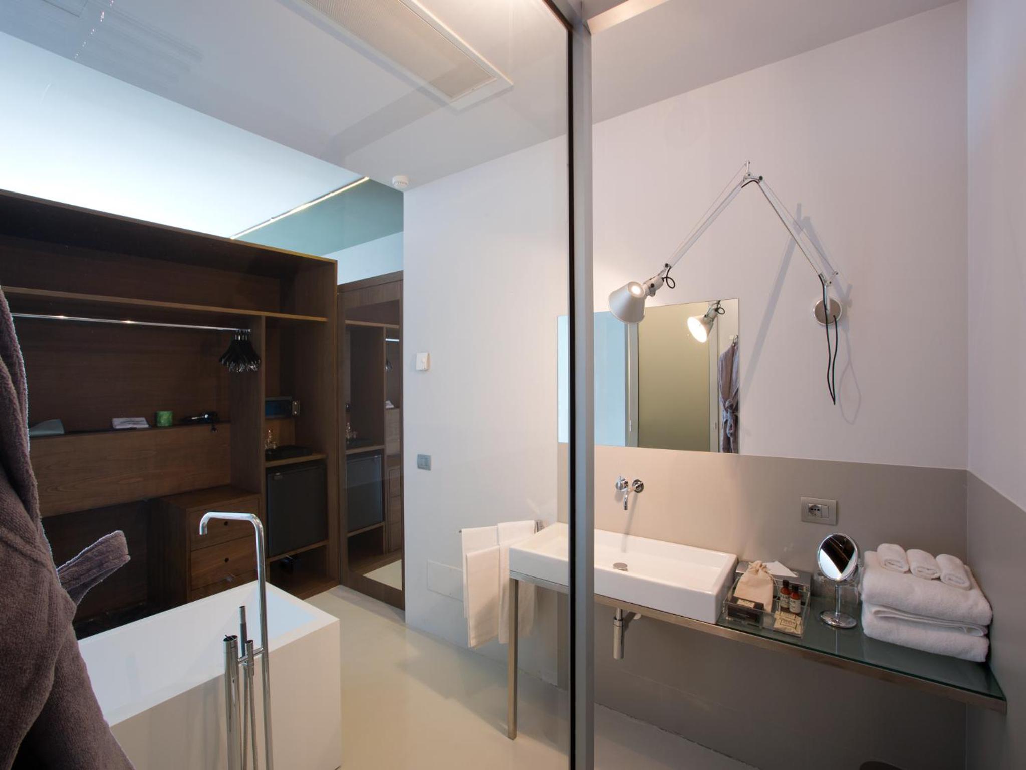 Grand Deluxe Double Room with Spa Access - Photo 4