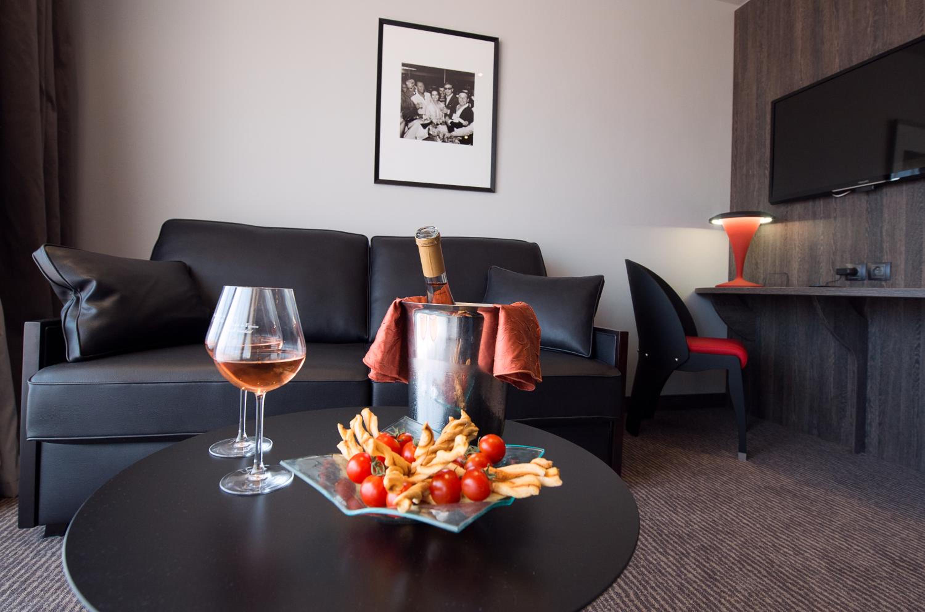 Suite with Terrace - Photo 3