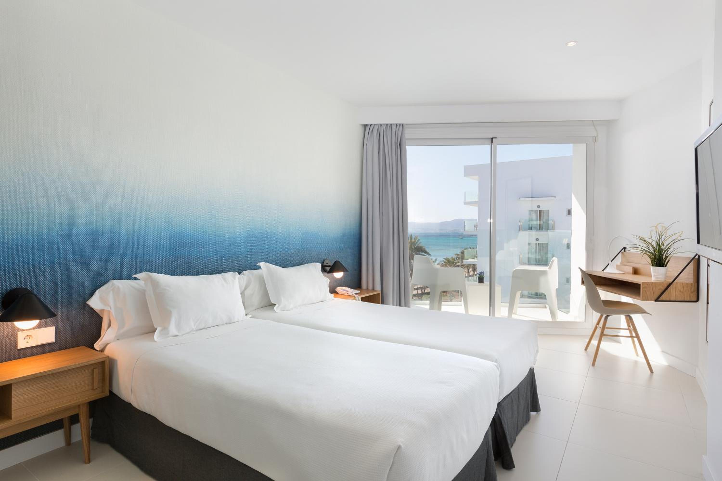 Habitación Doble con Vista lateral al Mar con Balcón