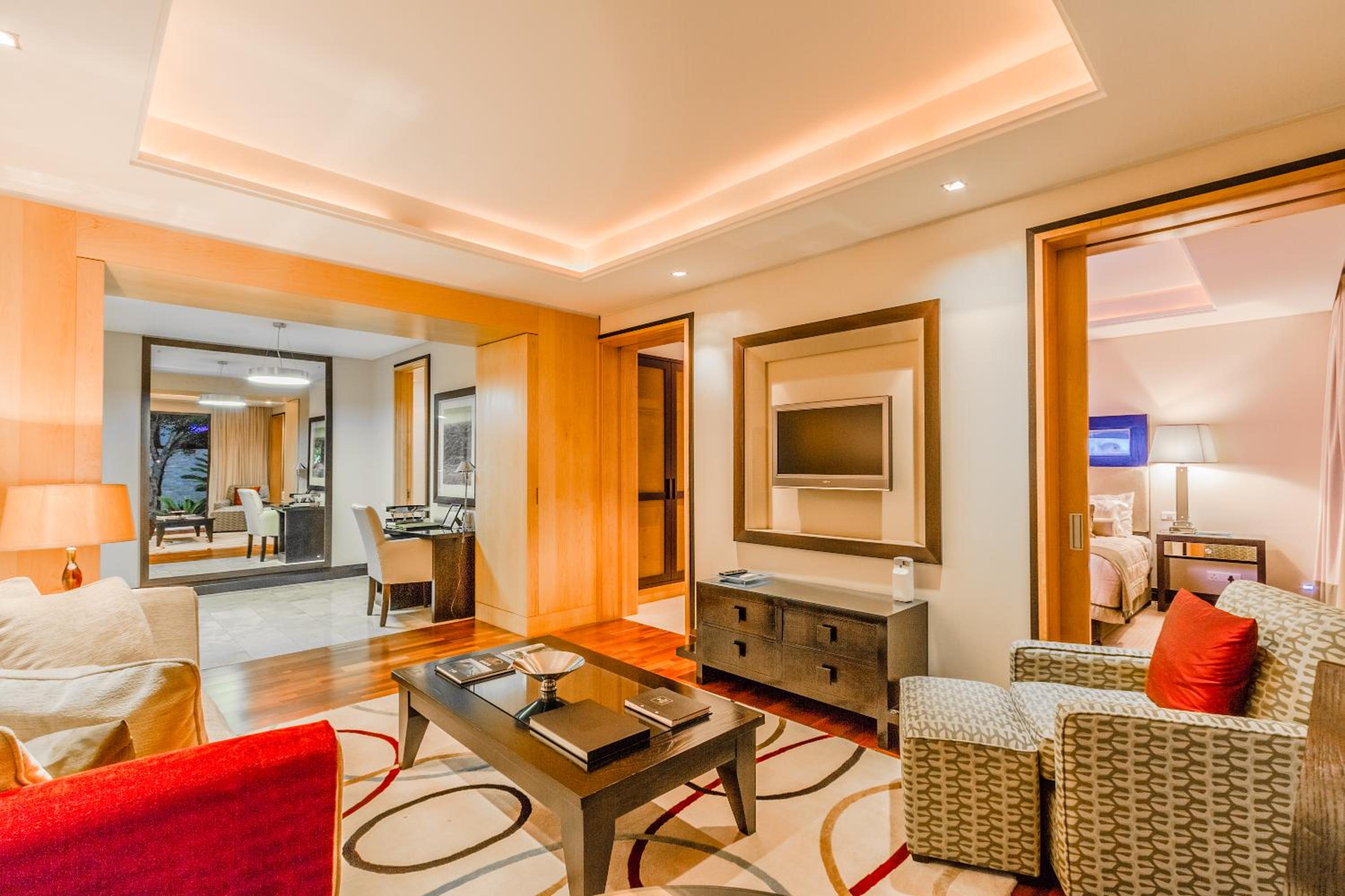 Luxury Suite - Photo 2