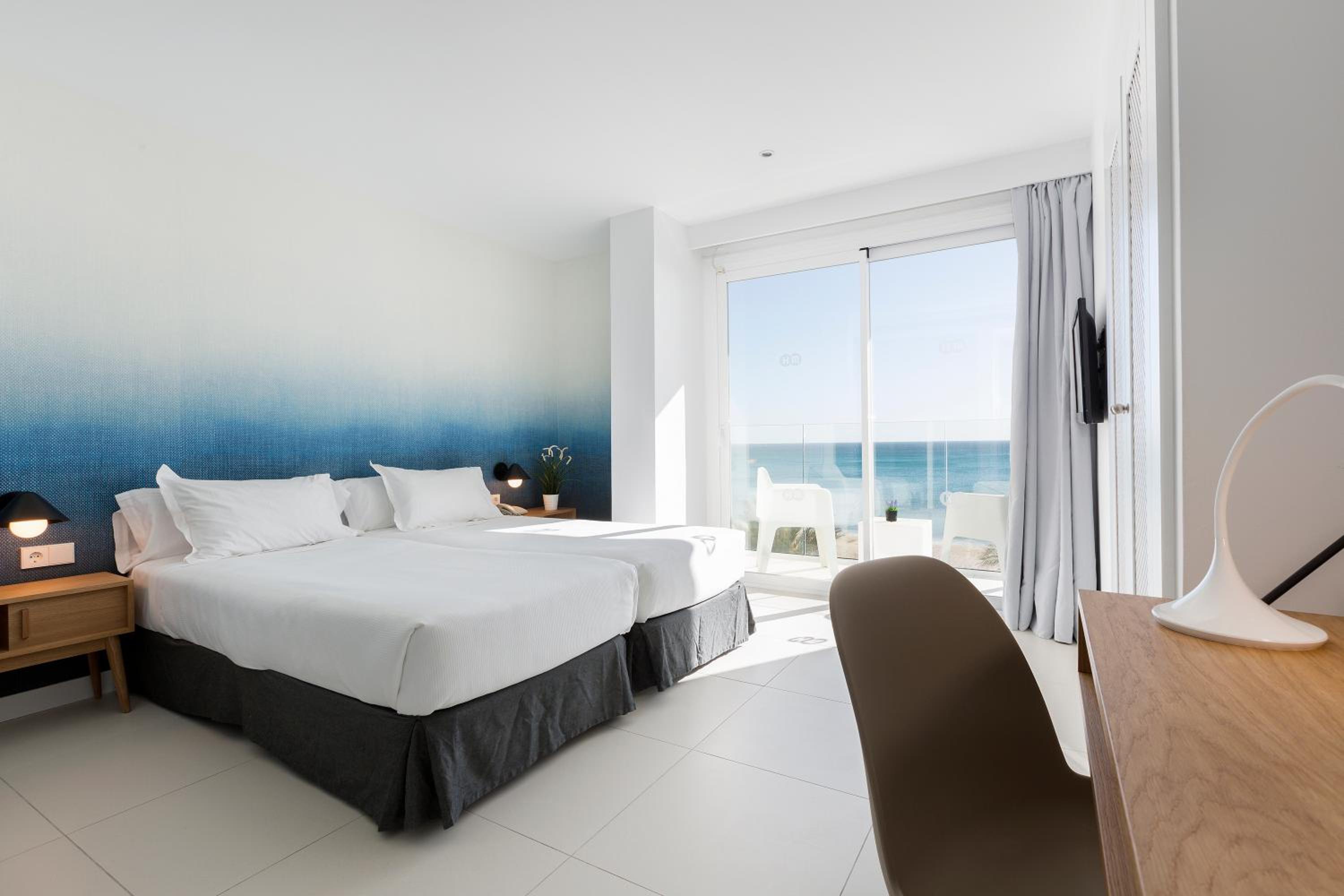Twin Room with Sea View with Balcony - Photo 1