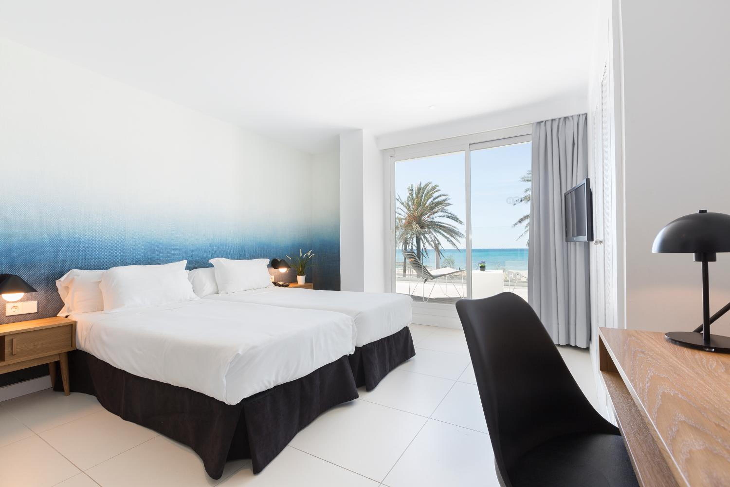 Twin Room with Sea View with Balcony - Photo 5