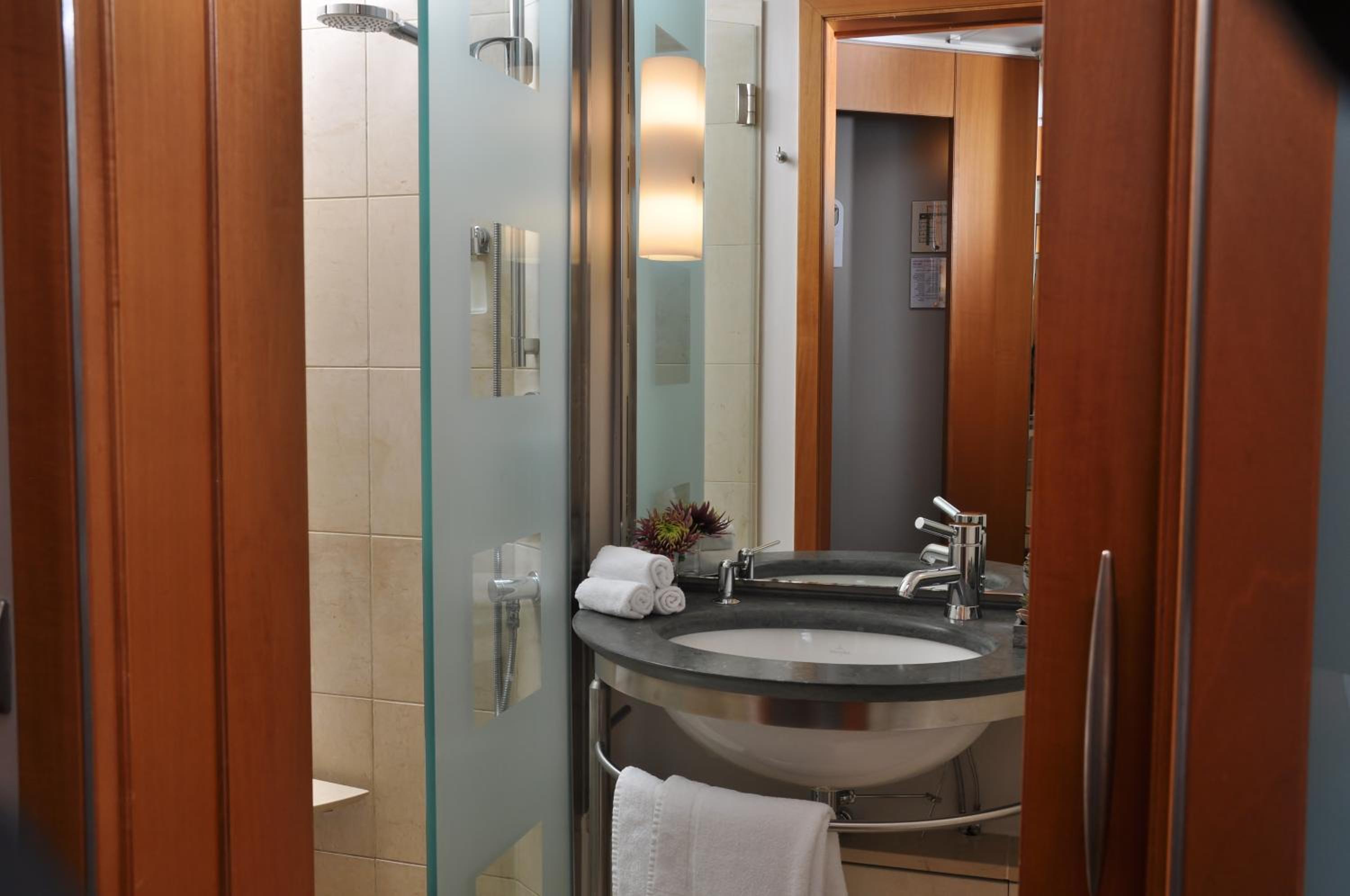Standard Double Room - Photo 3