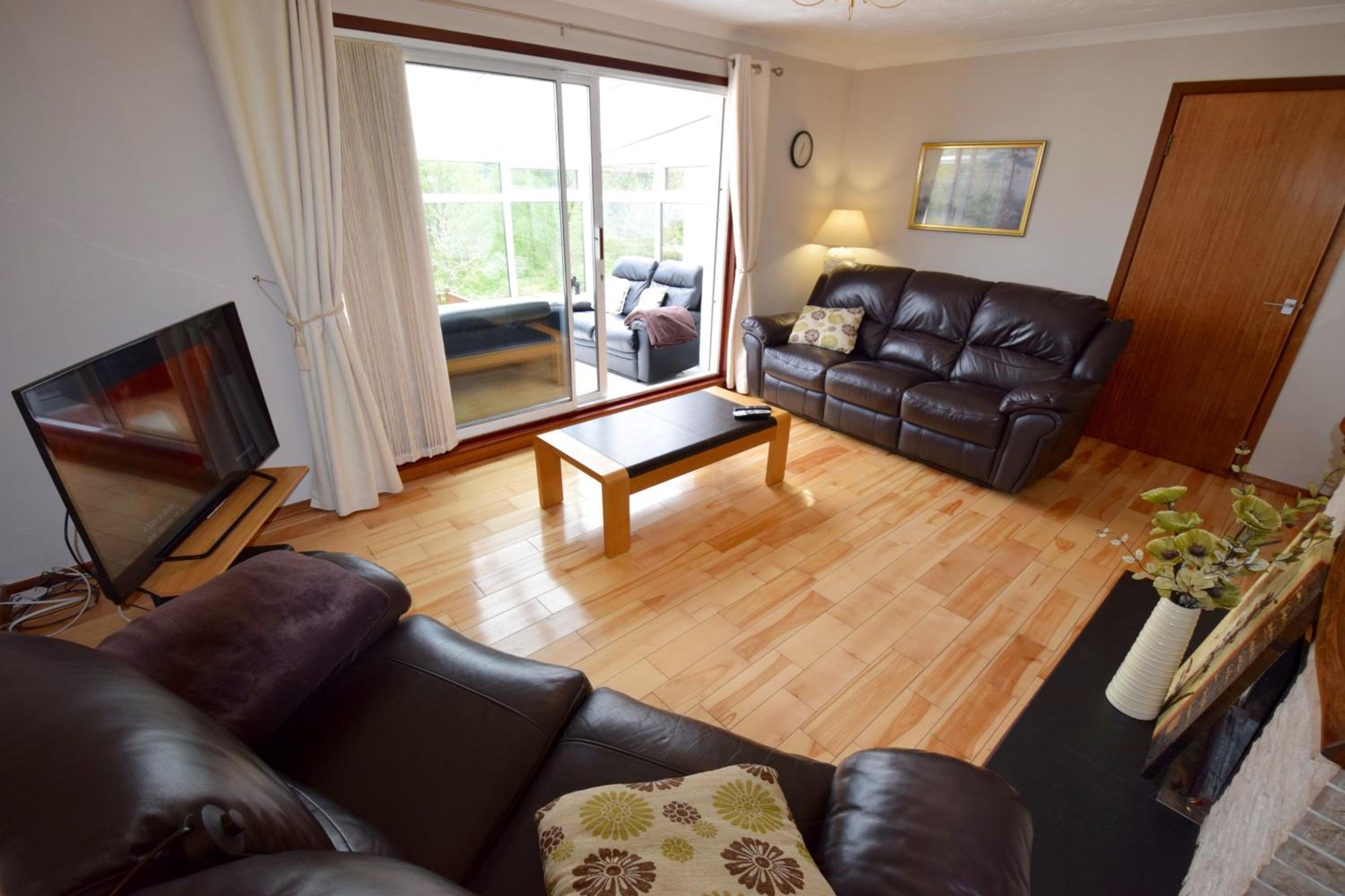 Three-Bedroom House photo 3