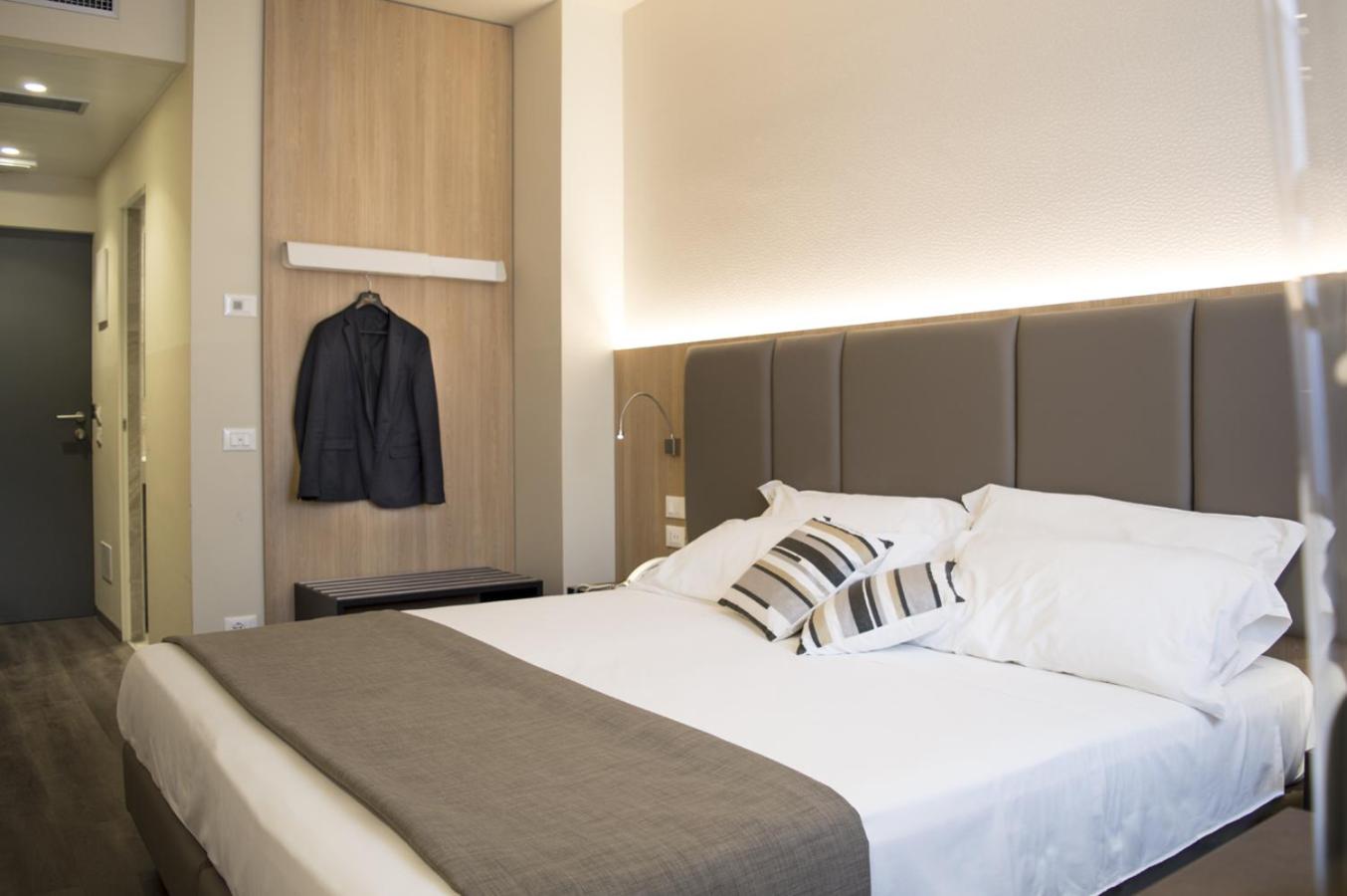 Double Room - Photo 15