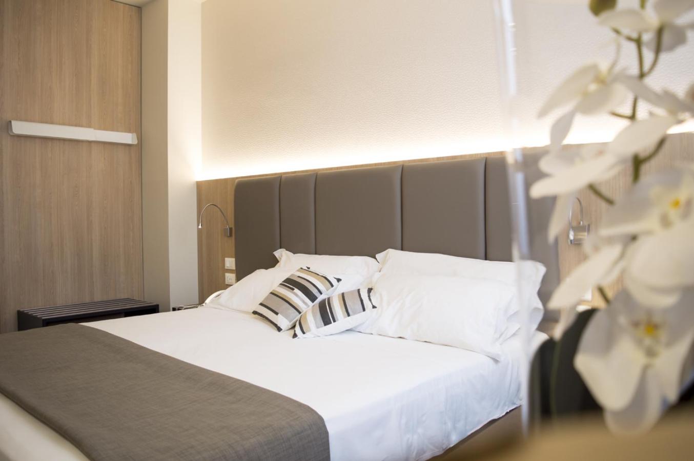Double Room - Photo 14