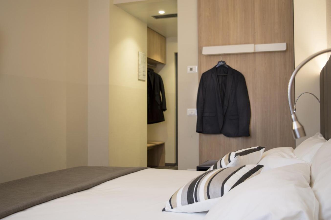 Double Room - Photo 11