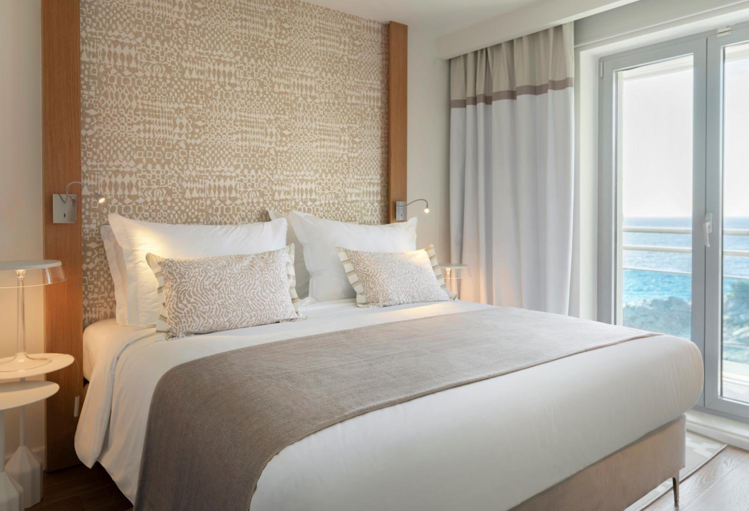 Bed & Sleeping Area