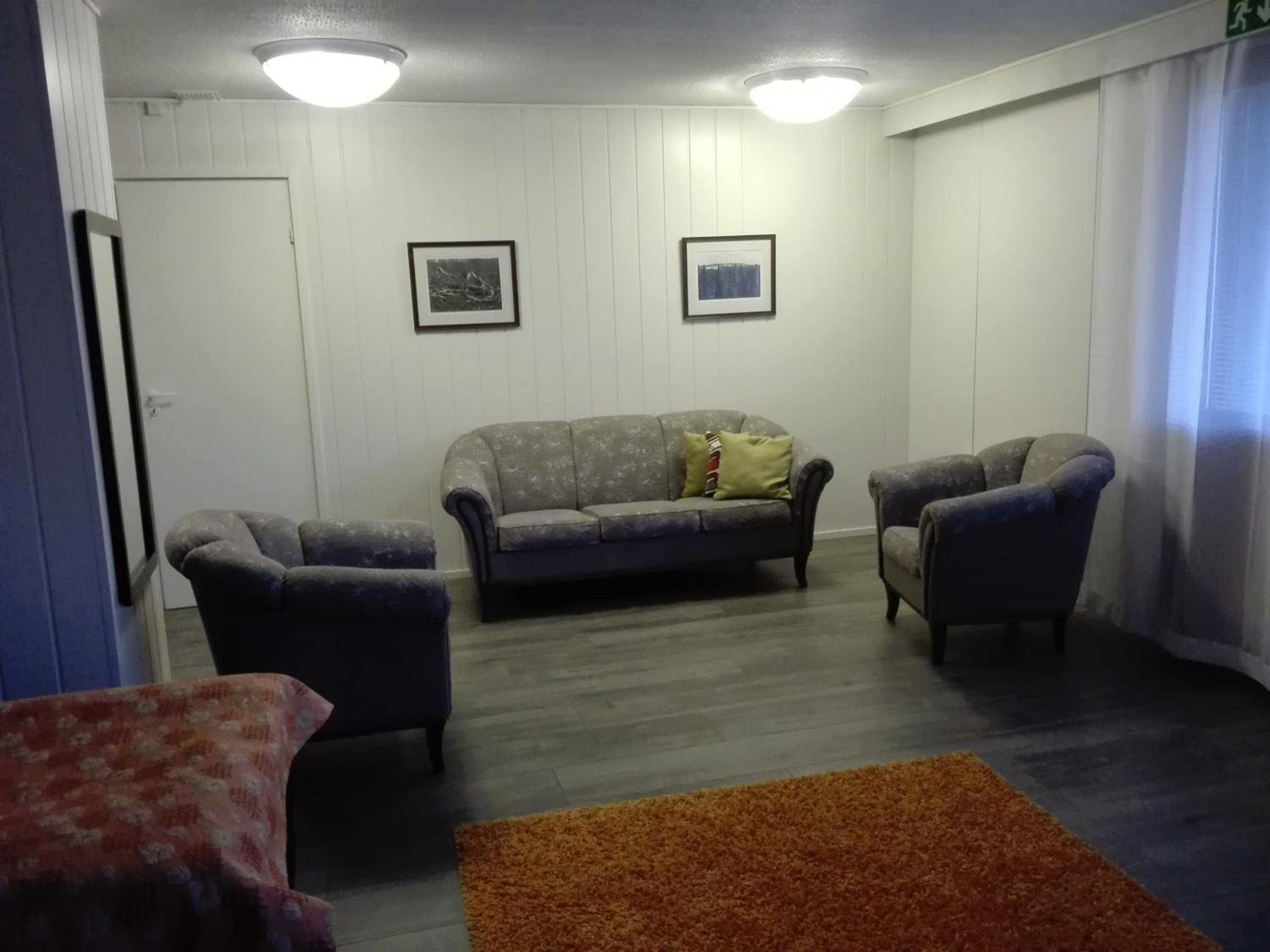 Family Room with Balcony - Photo 4